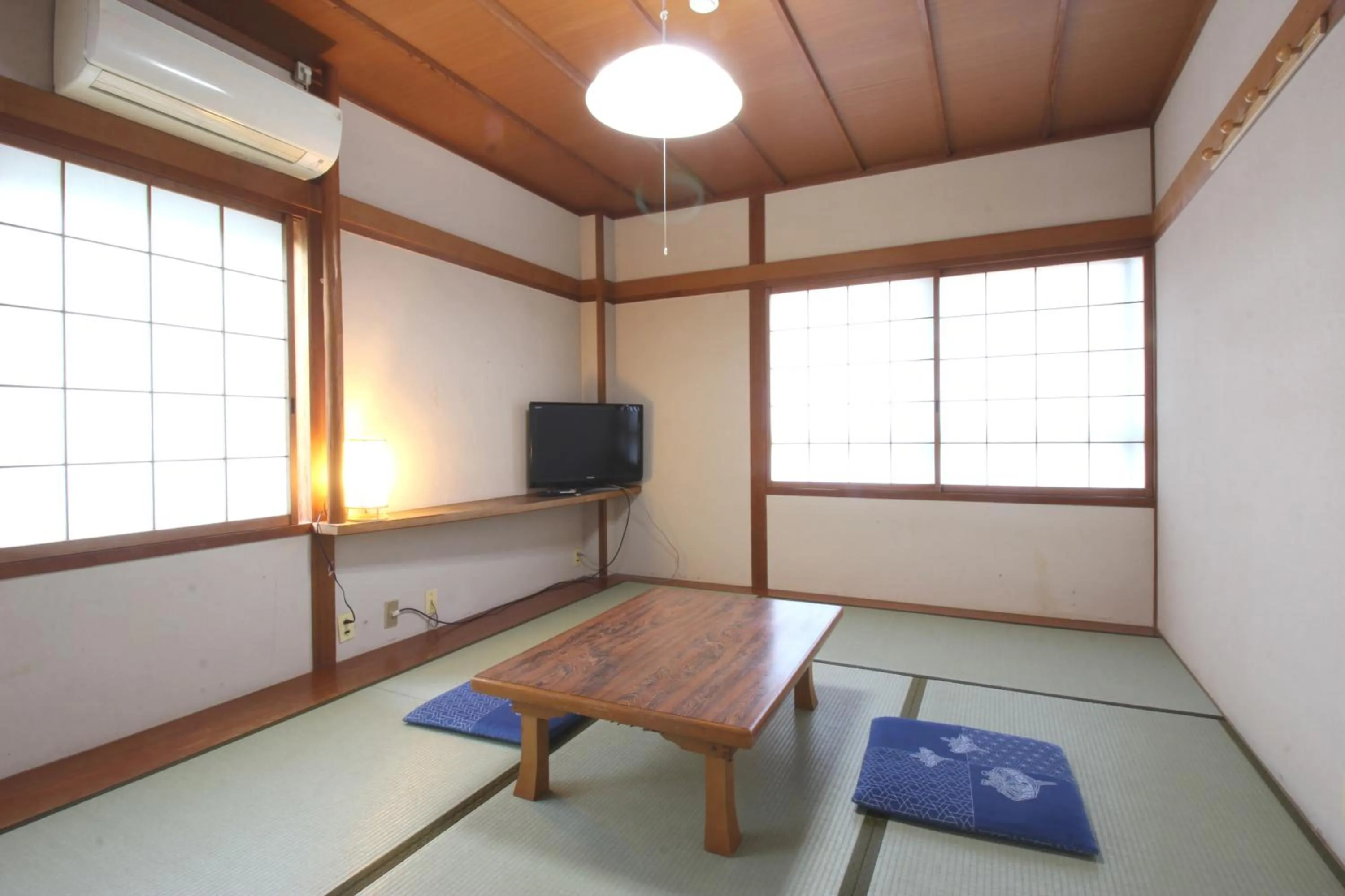 Photo of the whole room in Villa Izumoya