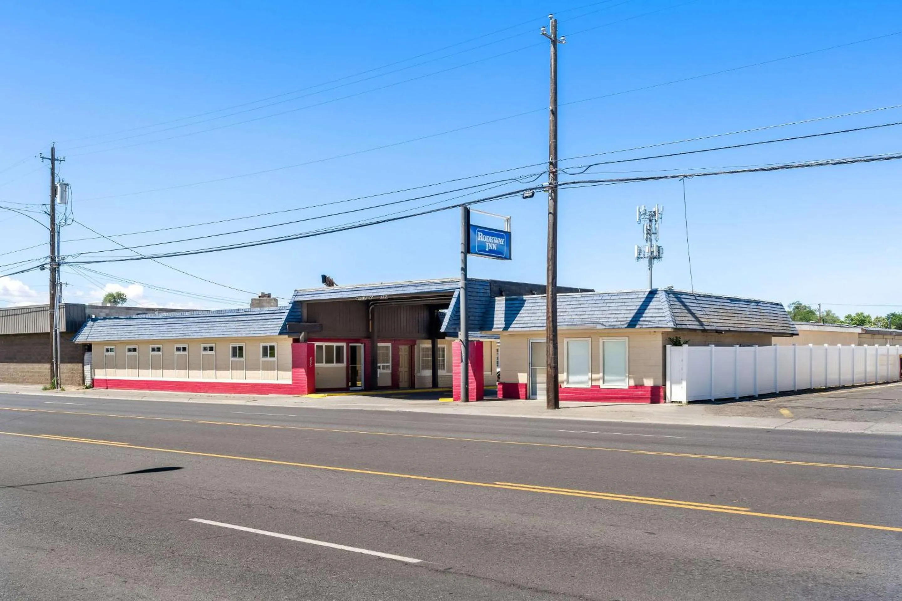 Property building in Rodeway Inn Hermiston - Umatilla