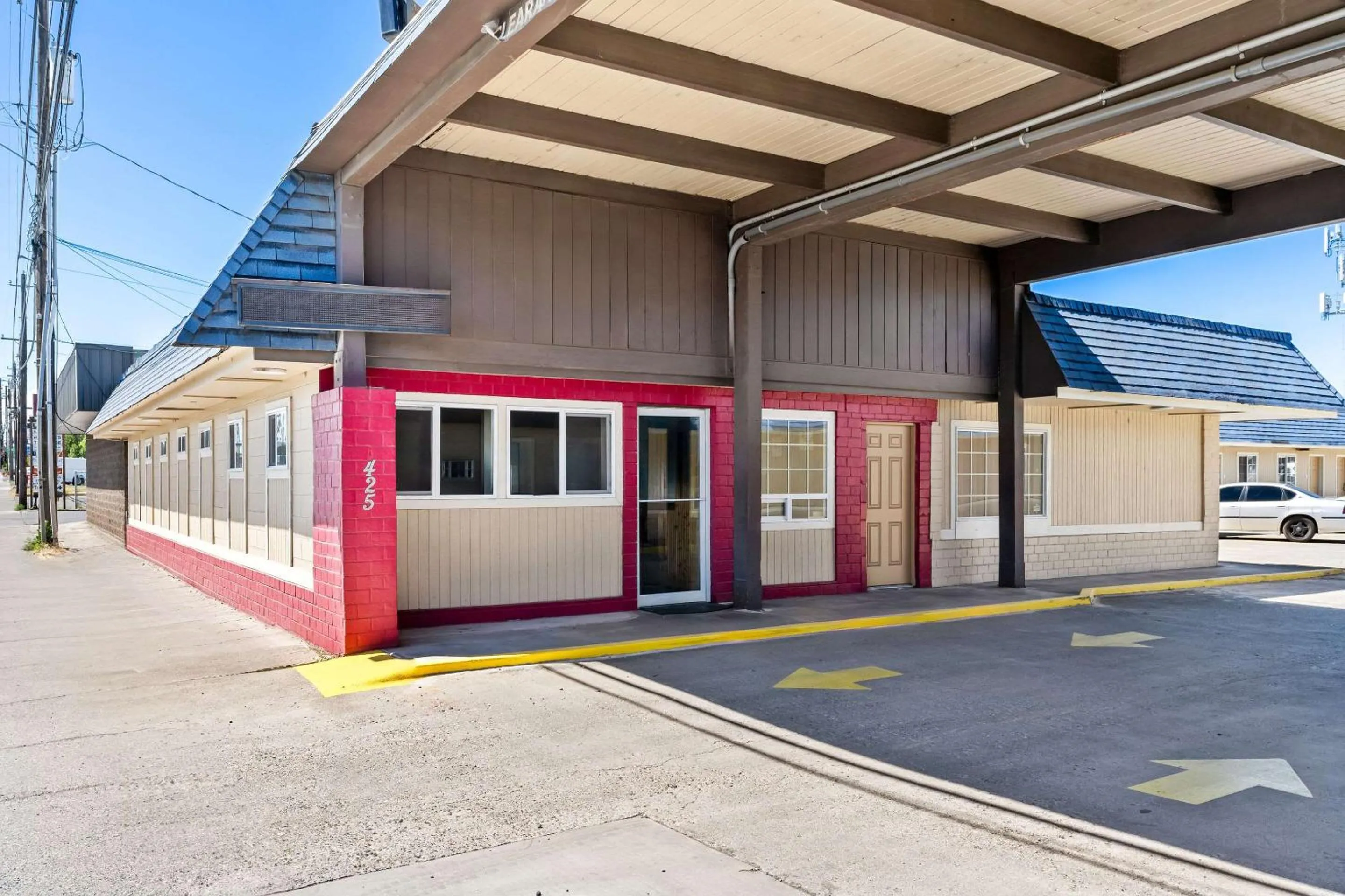 Property building in Rodeway Inn Hermiston - Umatilla