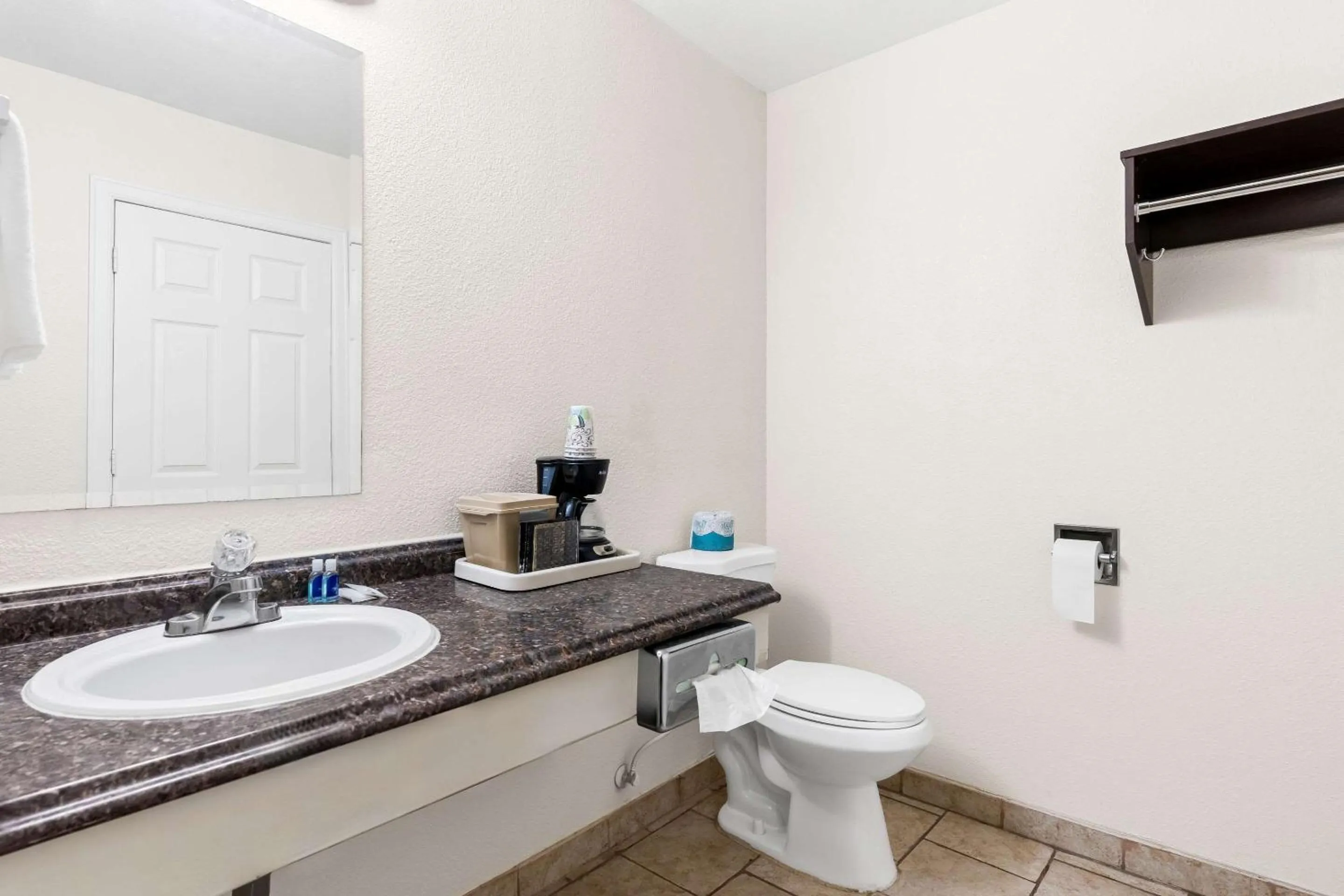 Bedroom in Rodeway Inn Hermiston - Umatilla