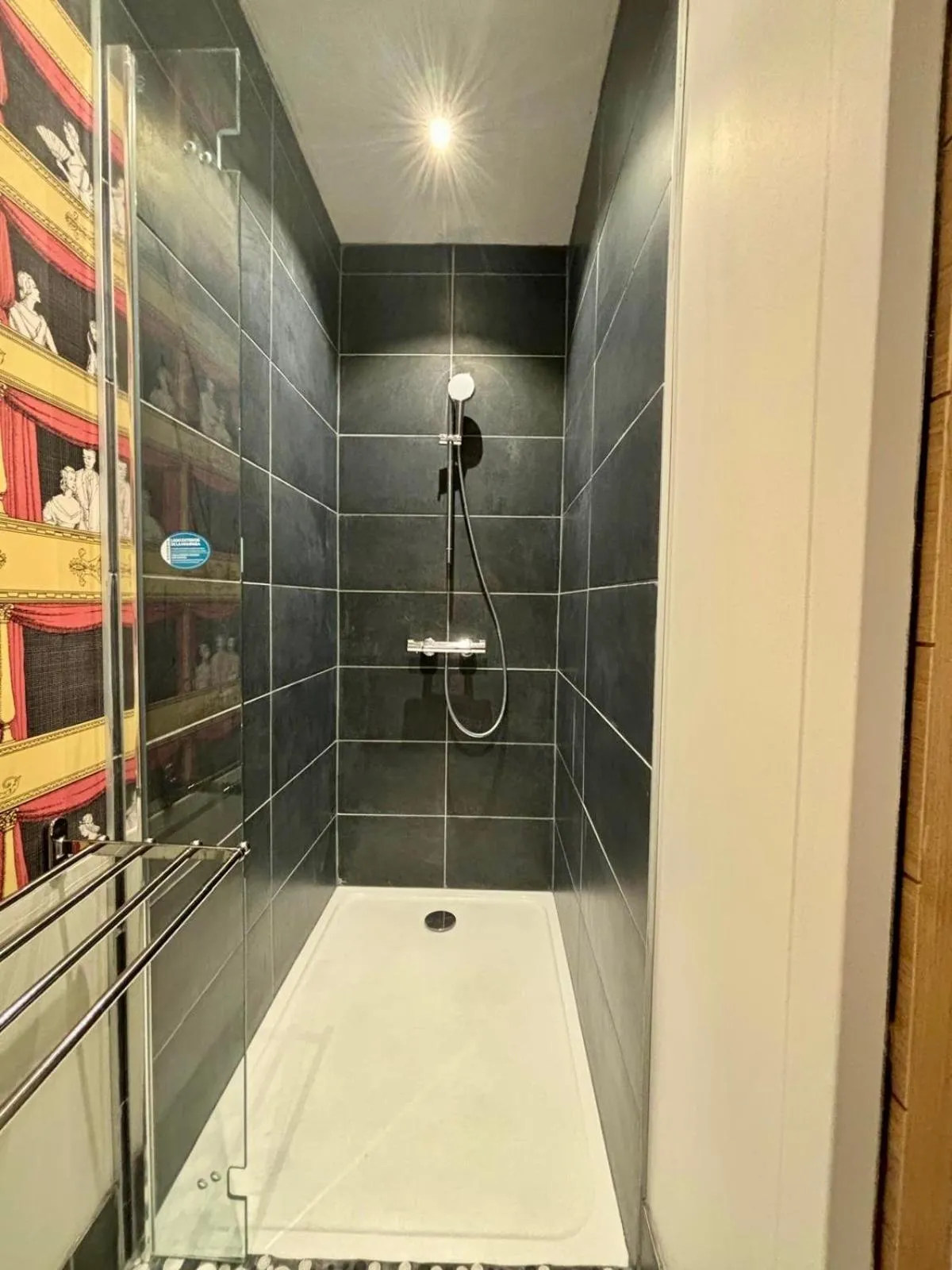 Shower in Régina Boutique Hotel