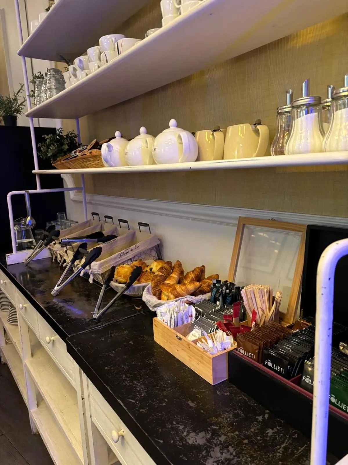 Buffet breakfast in Régina Boutique Hotel