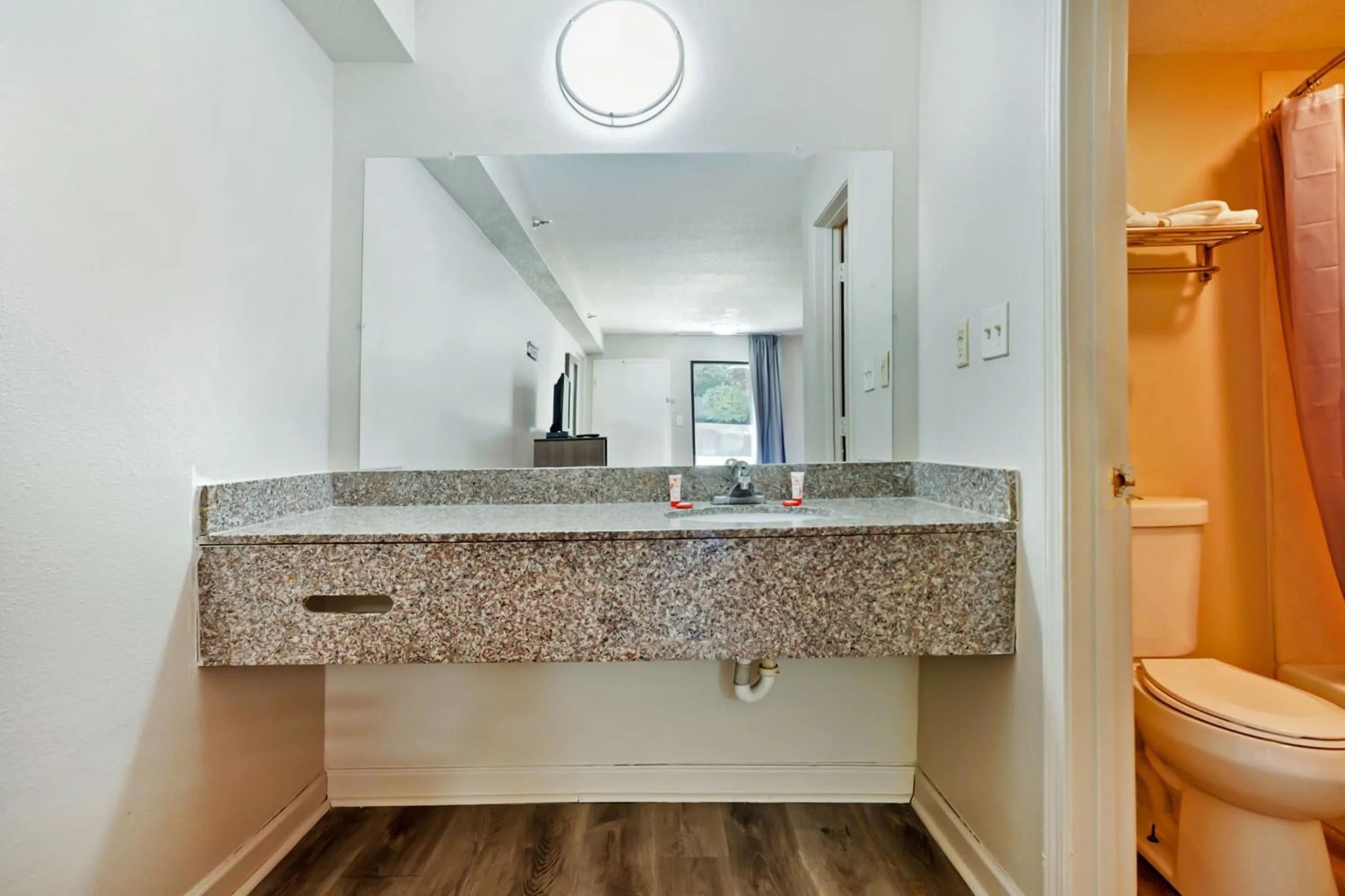 Bathroom in OYO Hotel Decatur I-285 The Perimeter