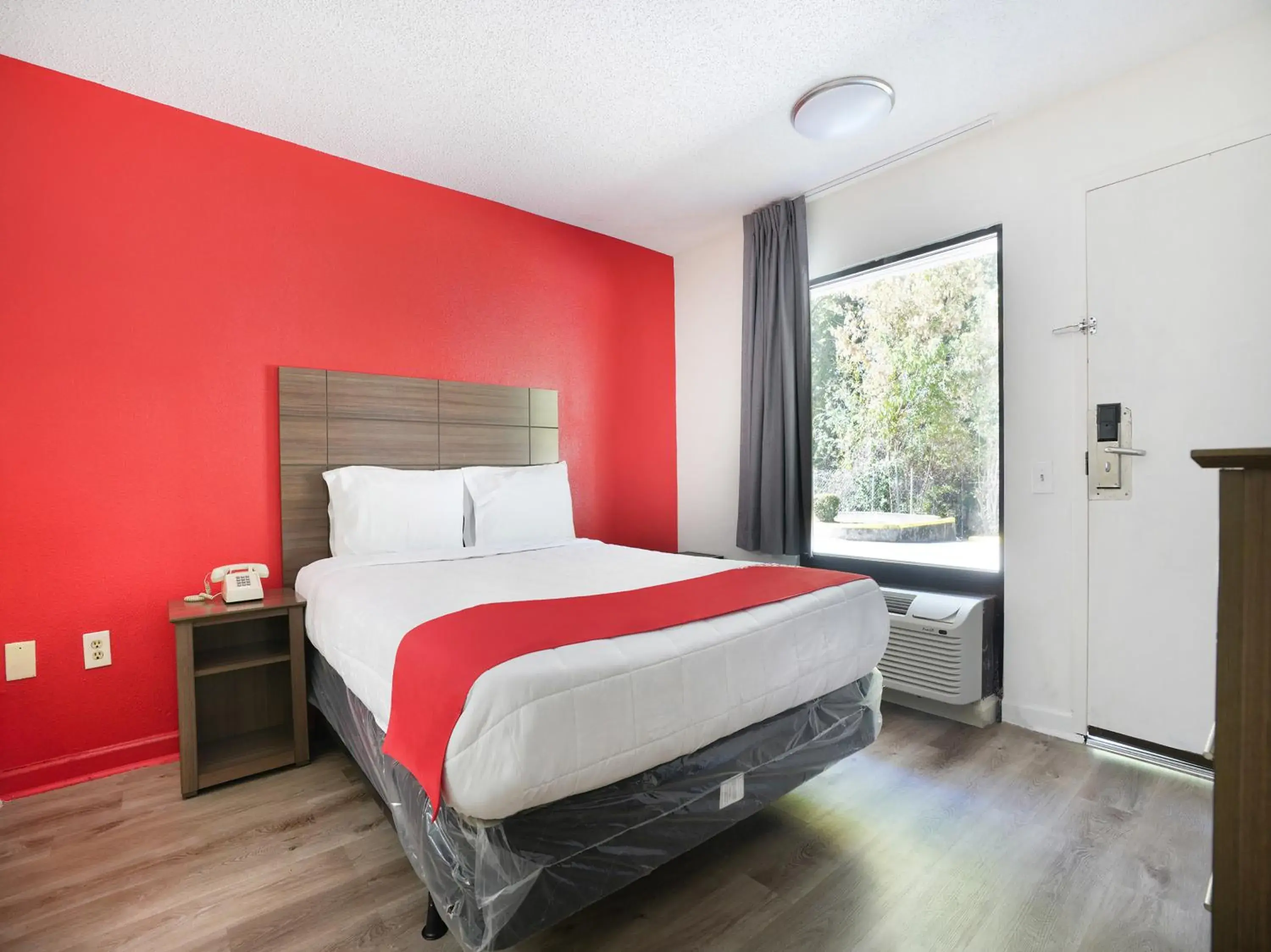 Bedroom, Bed in OYO Hotel Decatur I-285 The Perimeter Bedroom, Bed in OYO Hotel Decatur I-285 The Perimeter