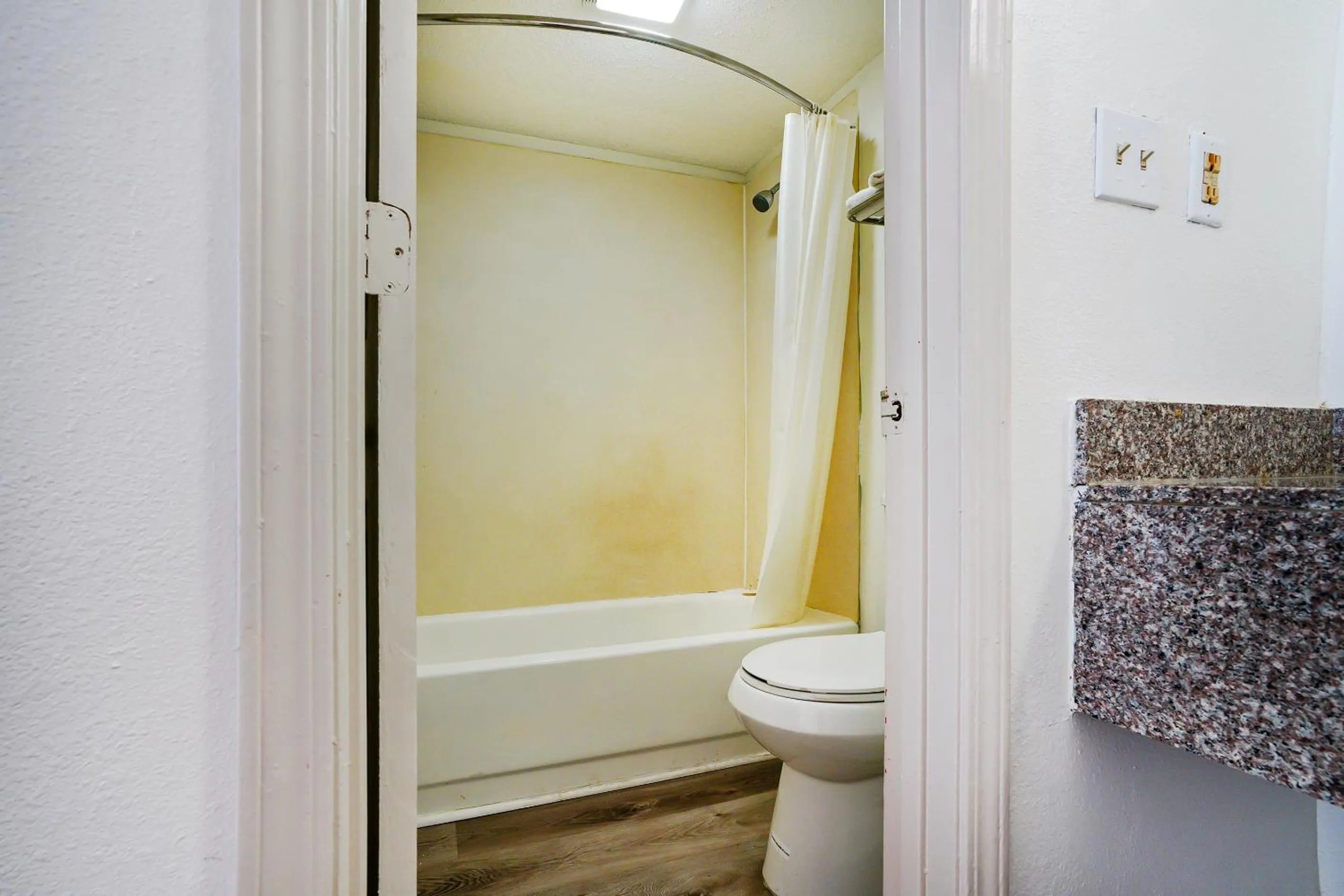 Bathroom in OYO Hotel Decatur I-285 The Perimeter