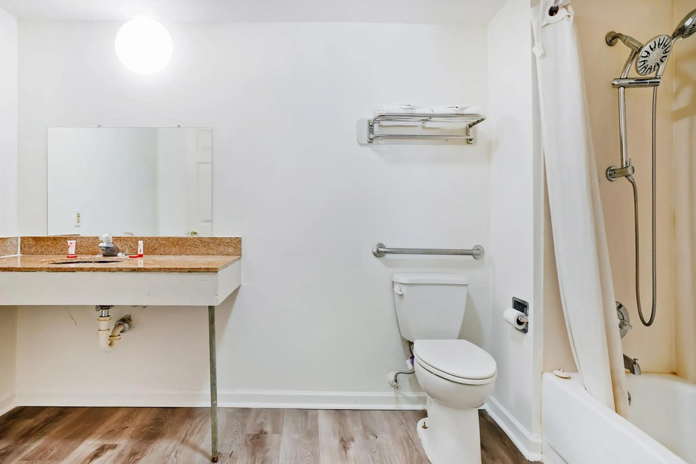 Bathroom in OYO Hotel Decatur I-285 The Perimeter