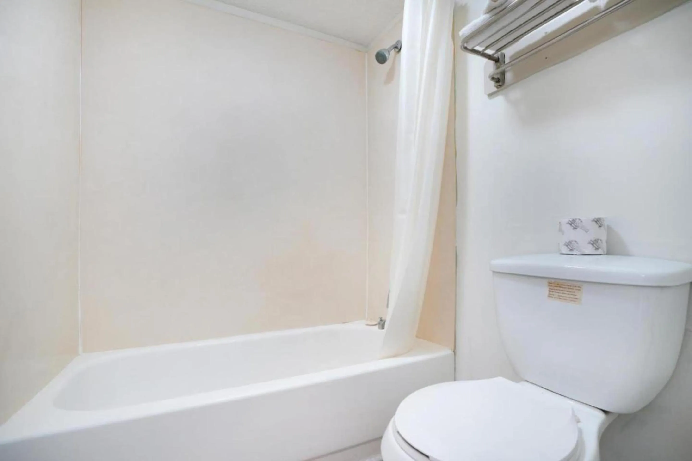 Bathroom in OYO Hotel Decatur I-285 The Perimeter