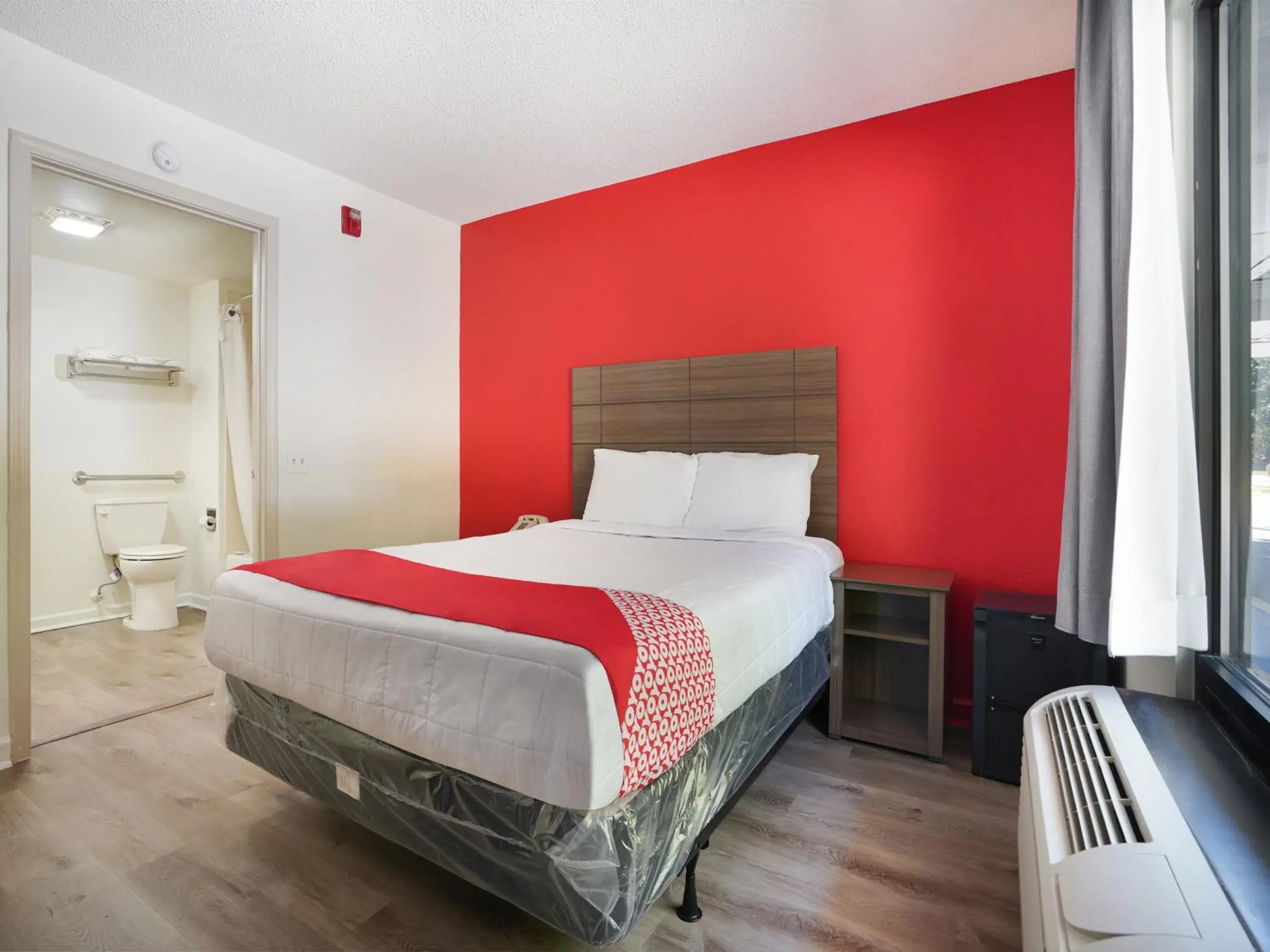 Bedroom, Bed in OYO Hotel Decatur I-285 The Perimeter Bedroom, Bed in OYO Hotel Decatur I-285 The Perimeter