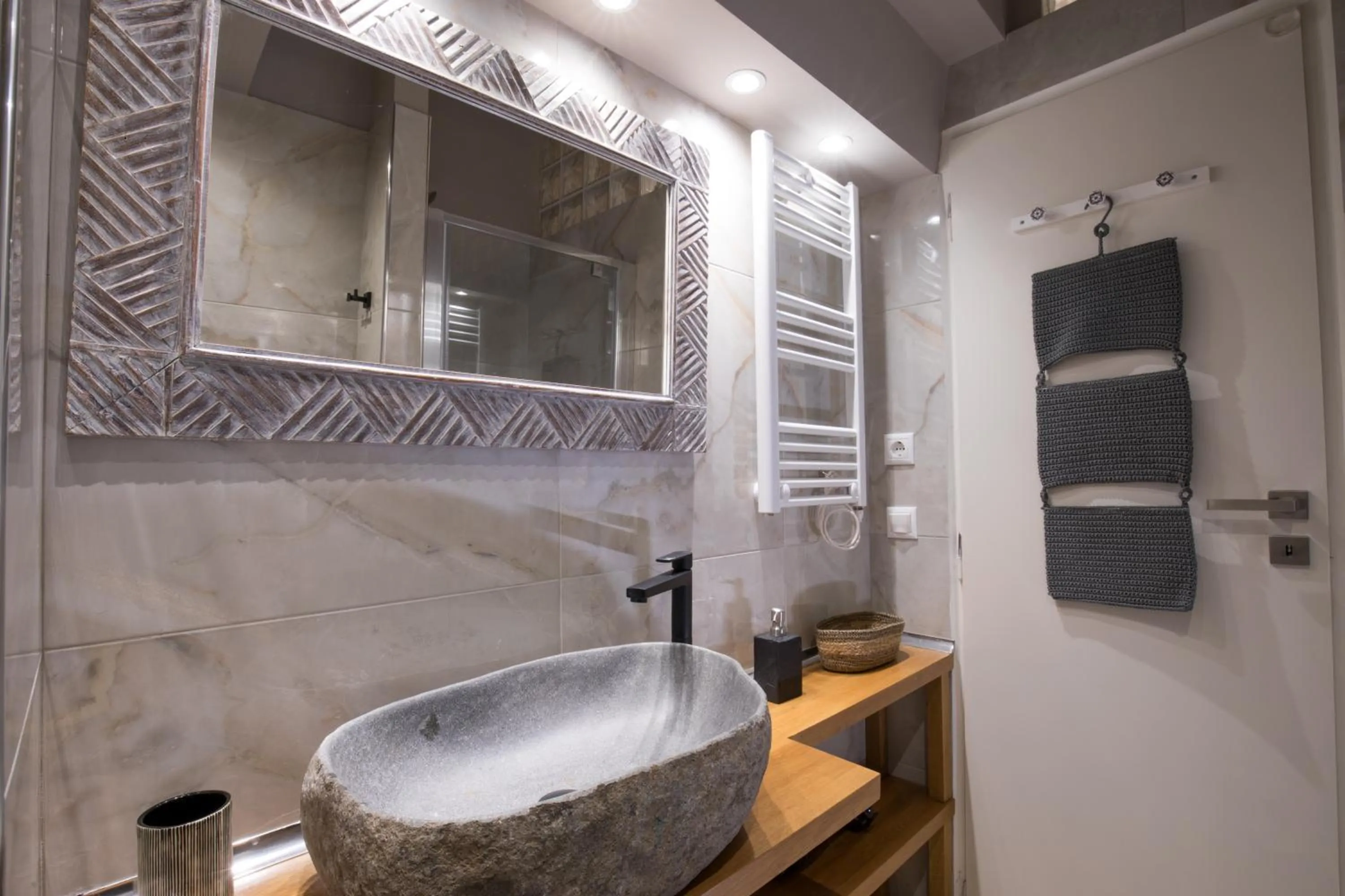 Rastoni Athens Suites near Acropolis at Tsatsou street