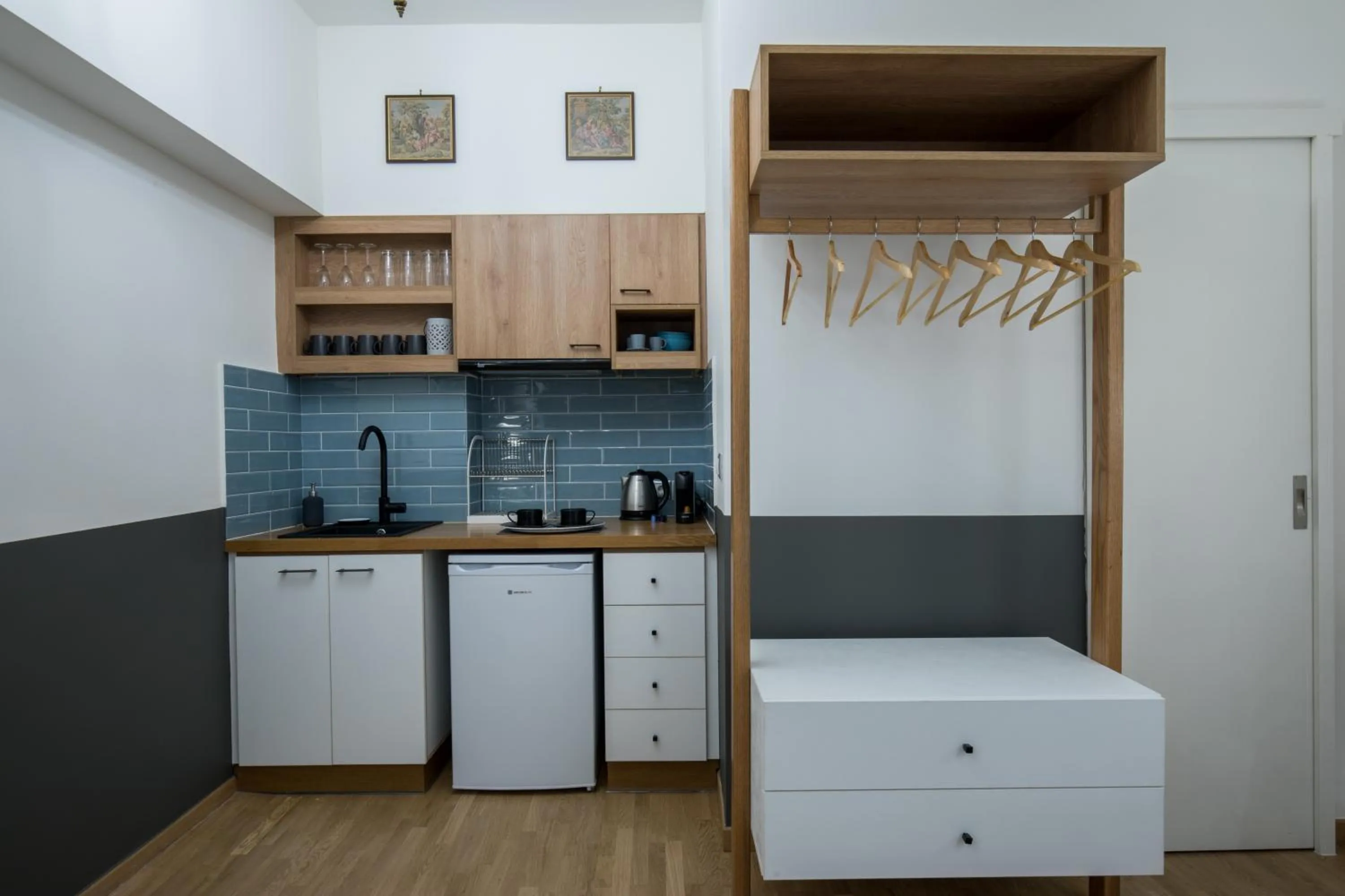 Rastoni Athens Suites near Acropolis at Tsatsou street