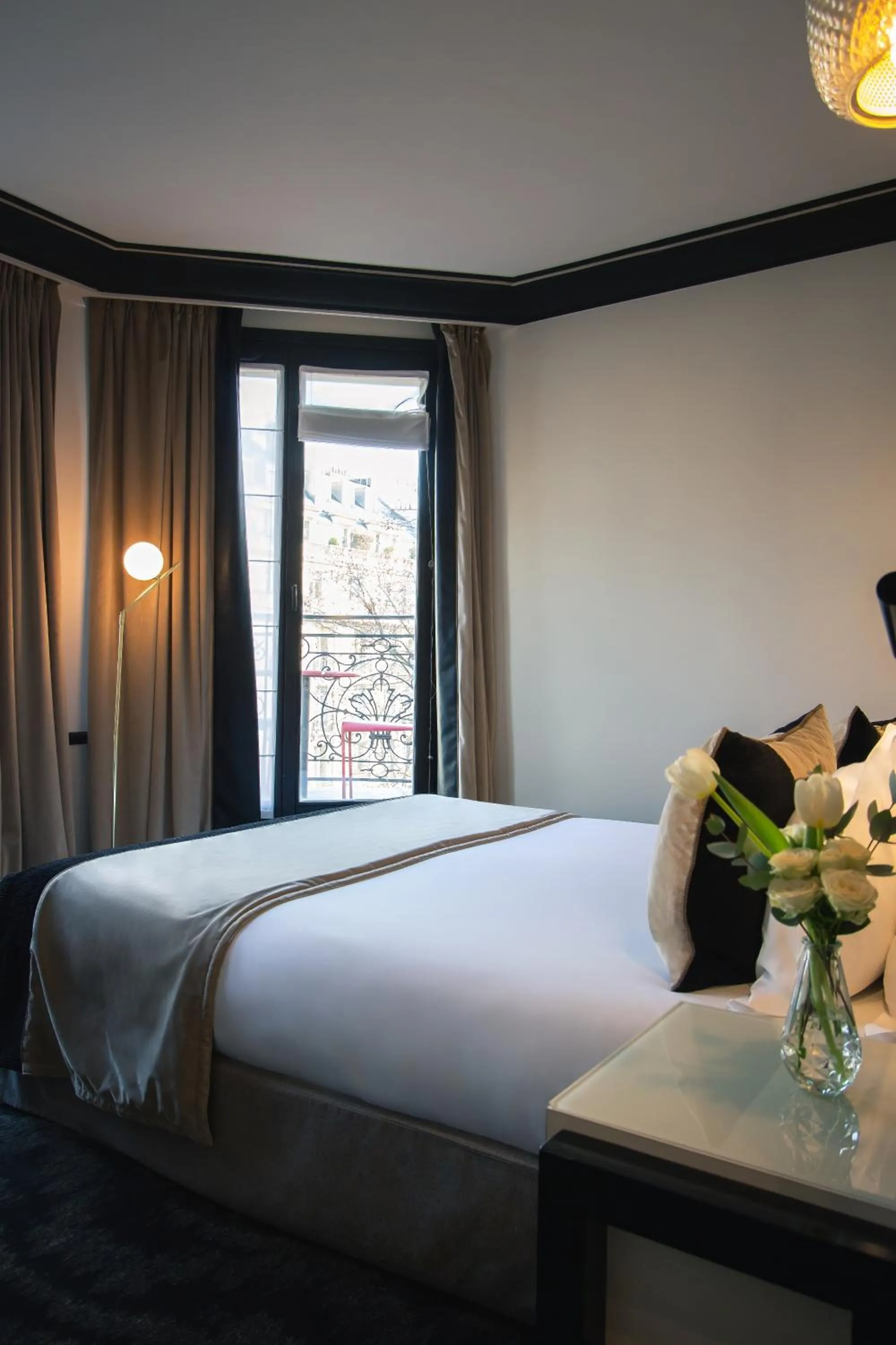 Bedroom, Bed in Hôtel le Derby Alma by Inwood Hotels