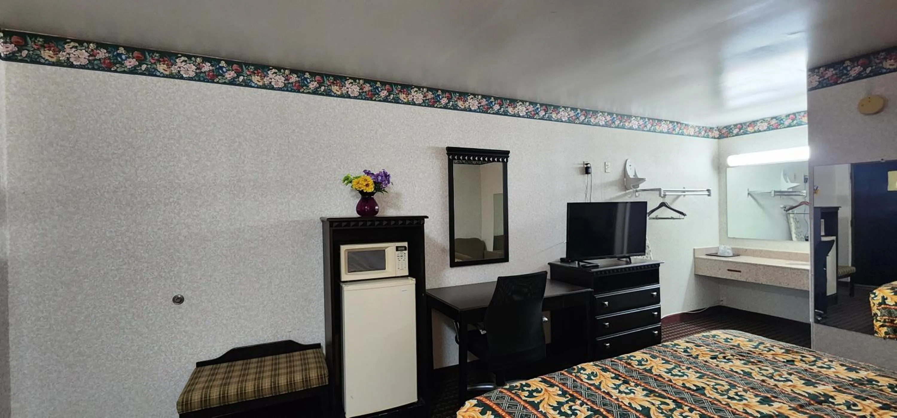 Bedroom, Bed in Turnpike Motel Richmond VA by Hotel O US 60