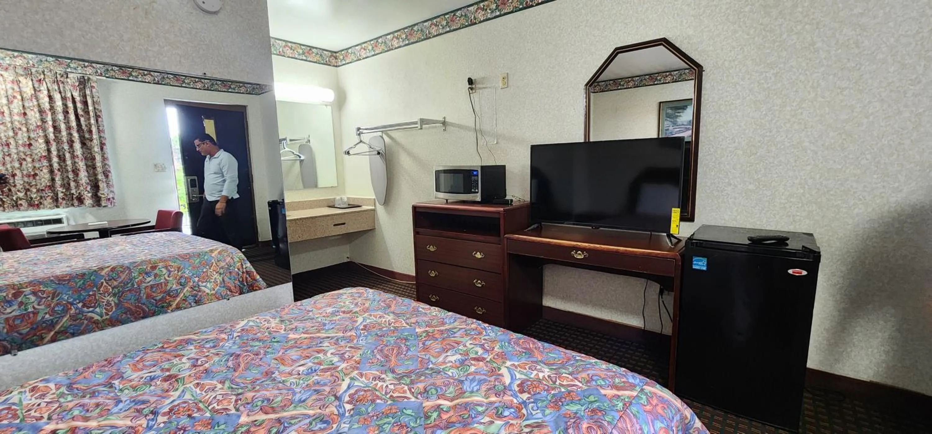 Bedroom, Bed in Turnpike Motel Richmond VA by Hotel O US 60