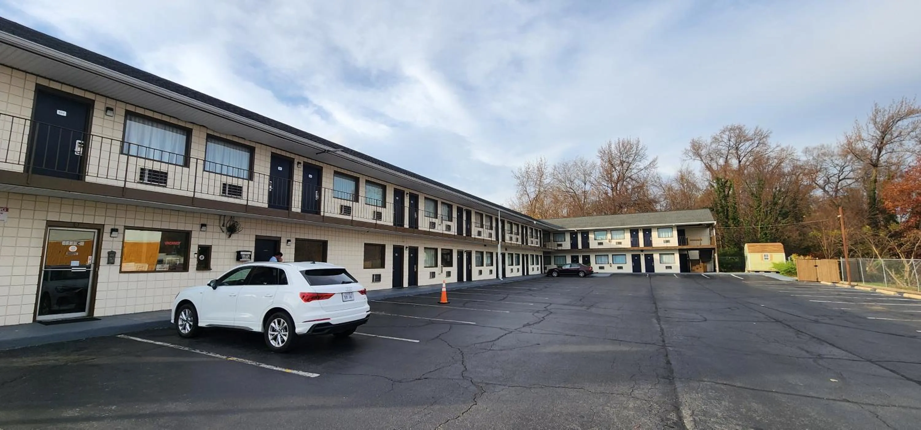 Parking in Turnpike Motel Richmond VA by Hotel O US 60