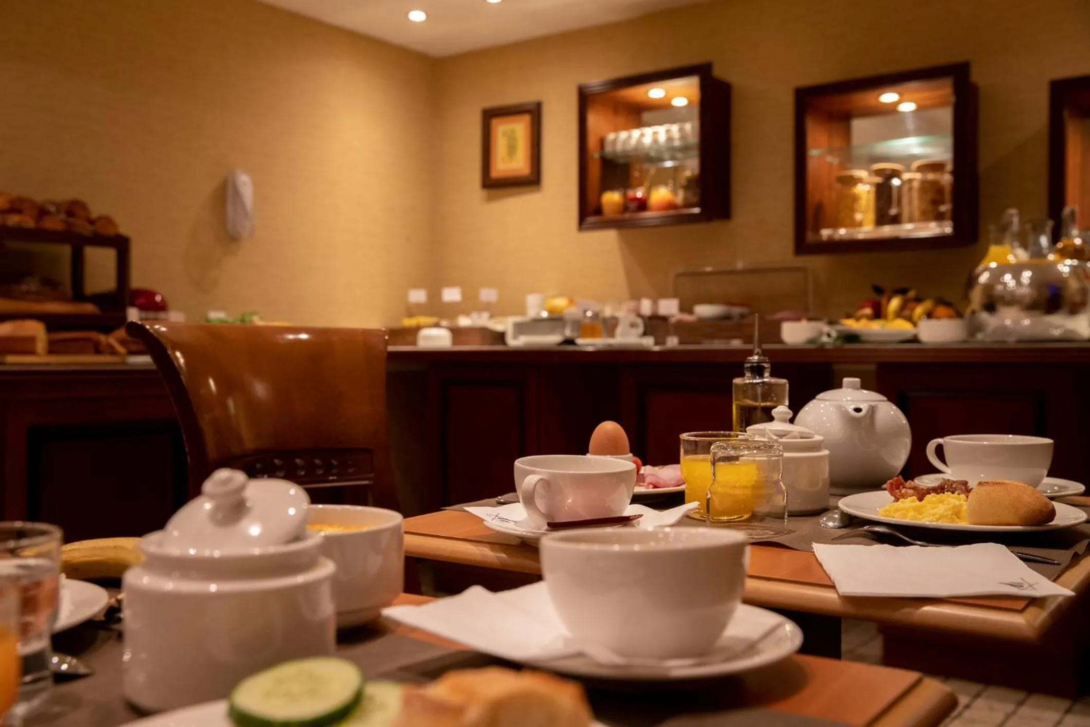 Continental breakfast in Villa Montparnasse