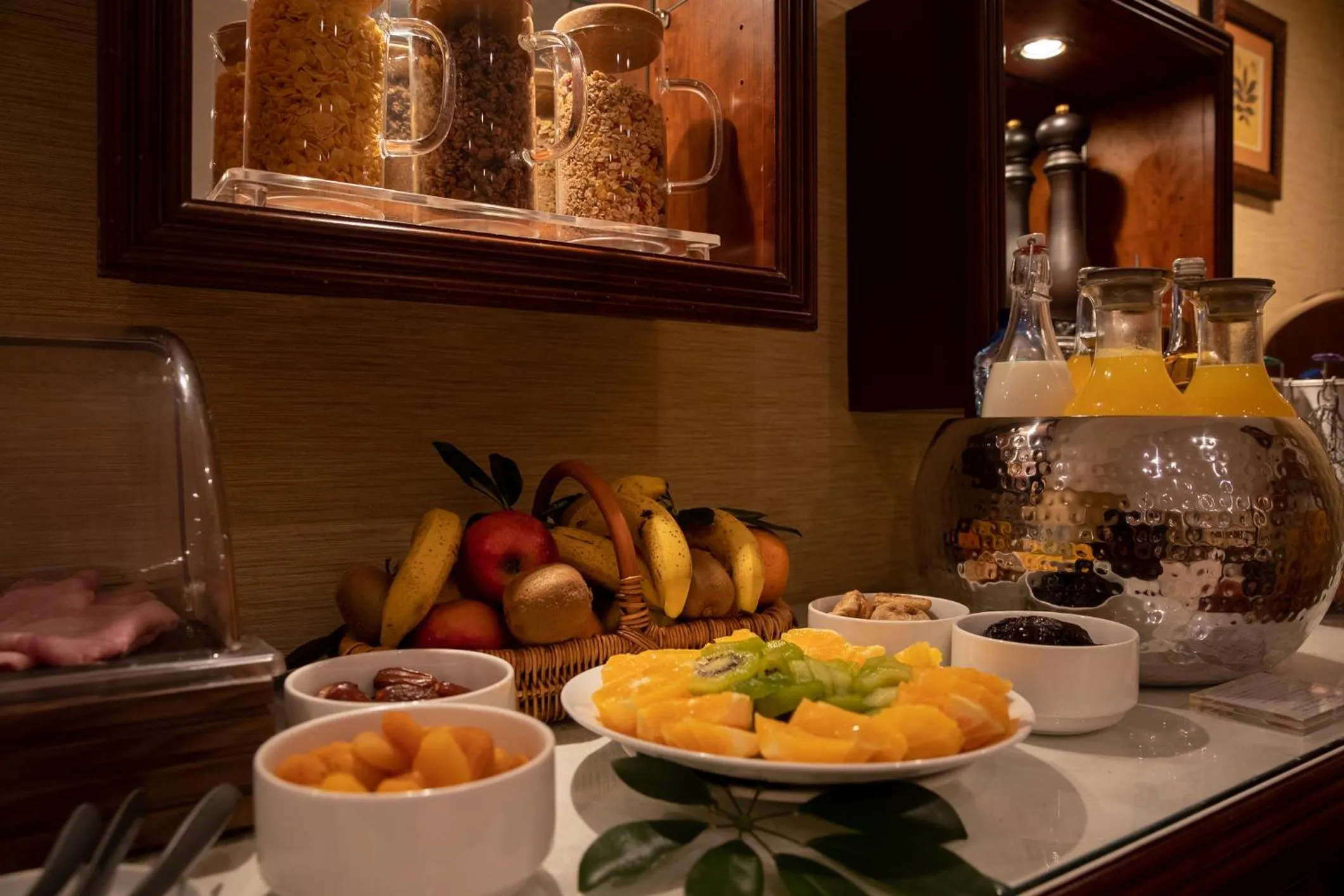 Continental breakfast in Villa Montparnasse
