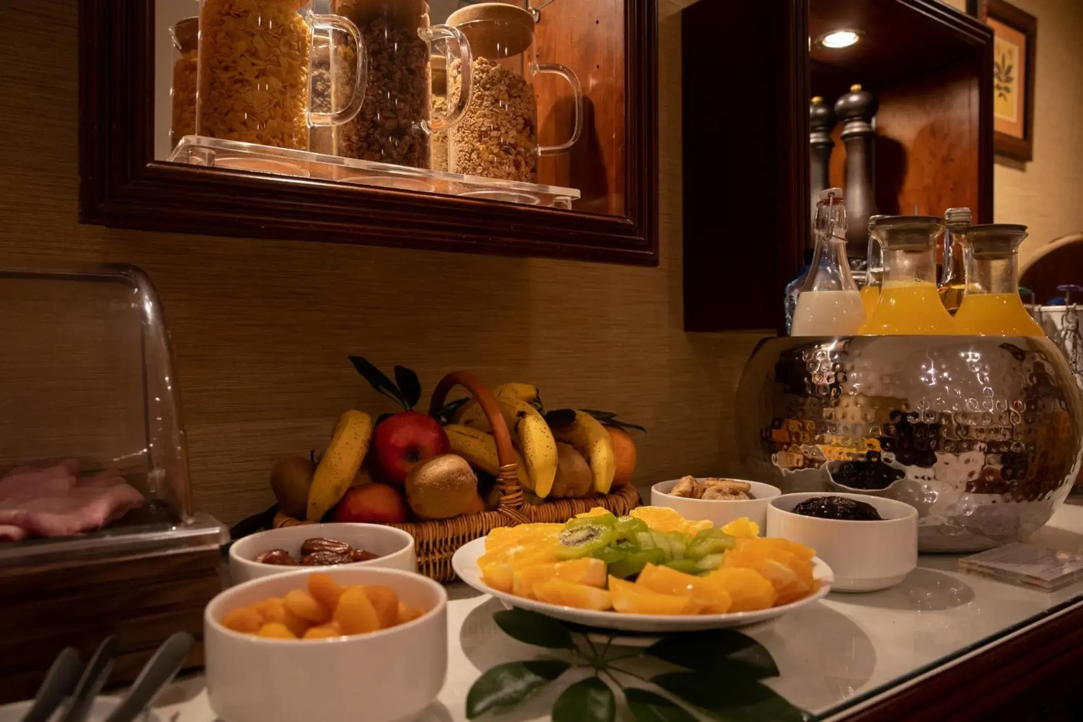 Continental breakfast in Villa Montparnasse Continental breakfast in Villa Montparnasse