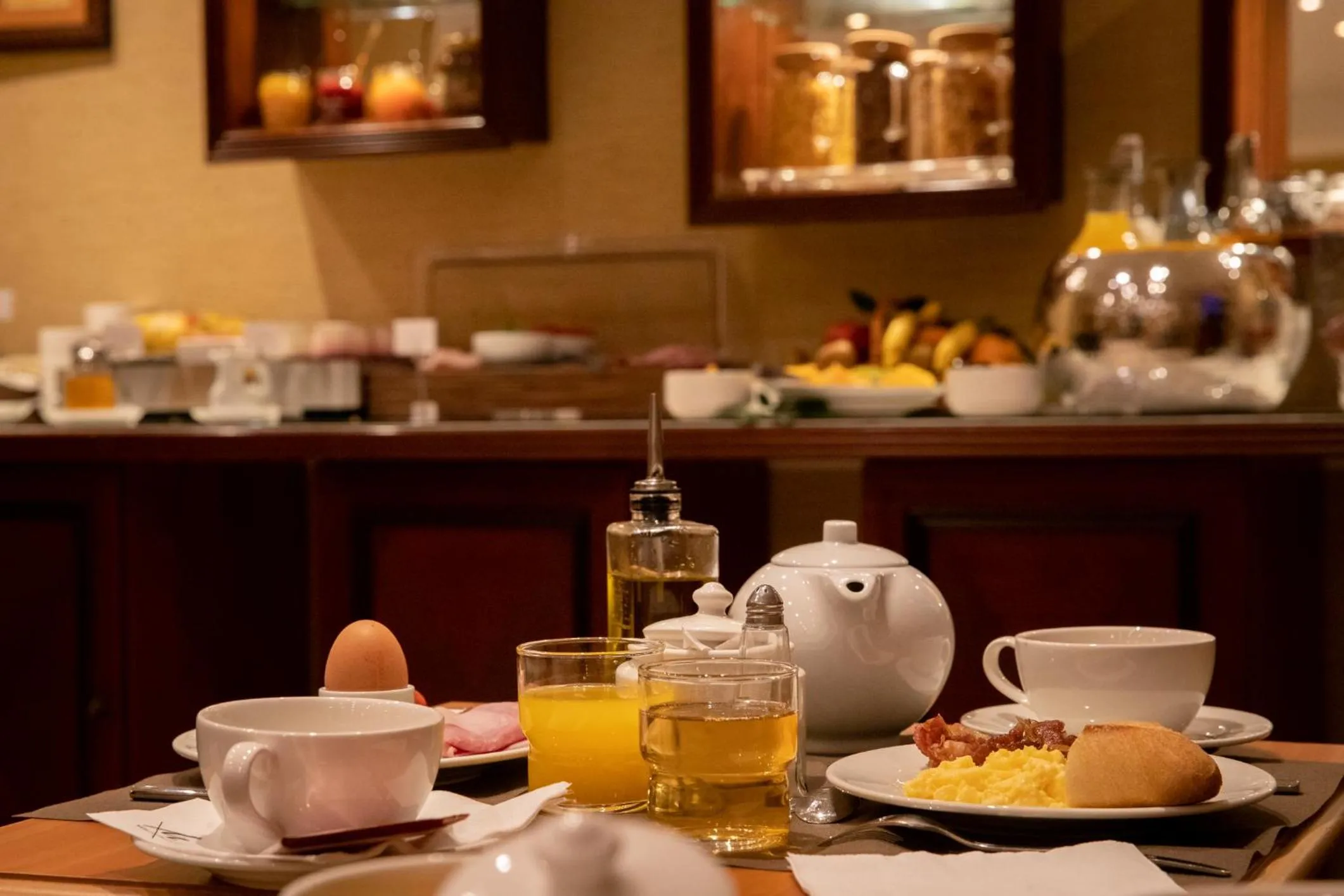 Continental breakfast in Villa Montparnasse