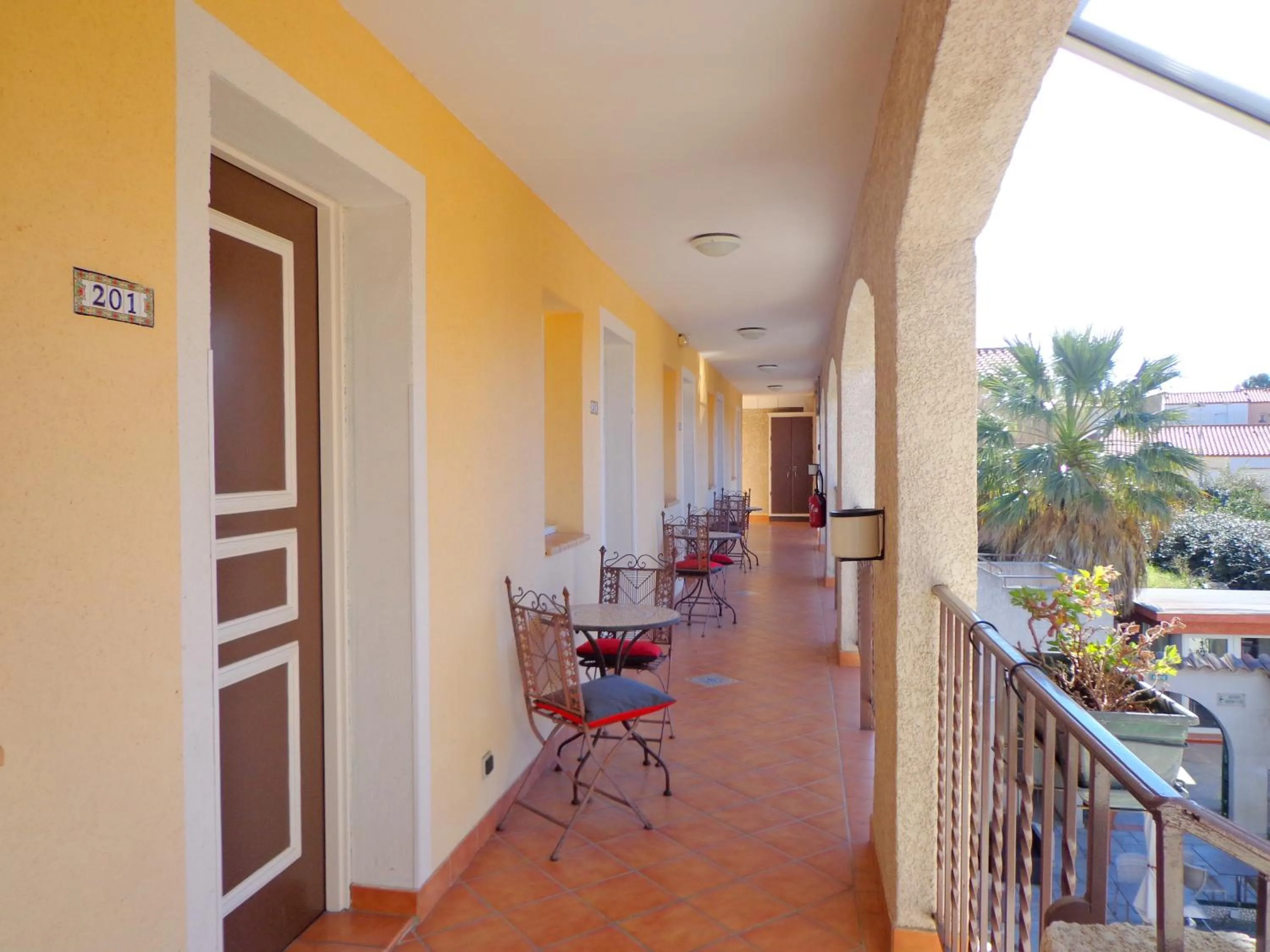 Balcony/Terrace in Logis Hôtel Les II Mas - Perpignan Sud