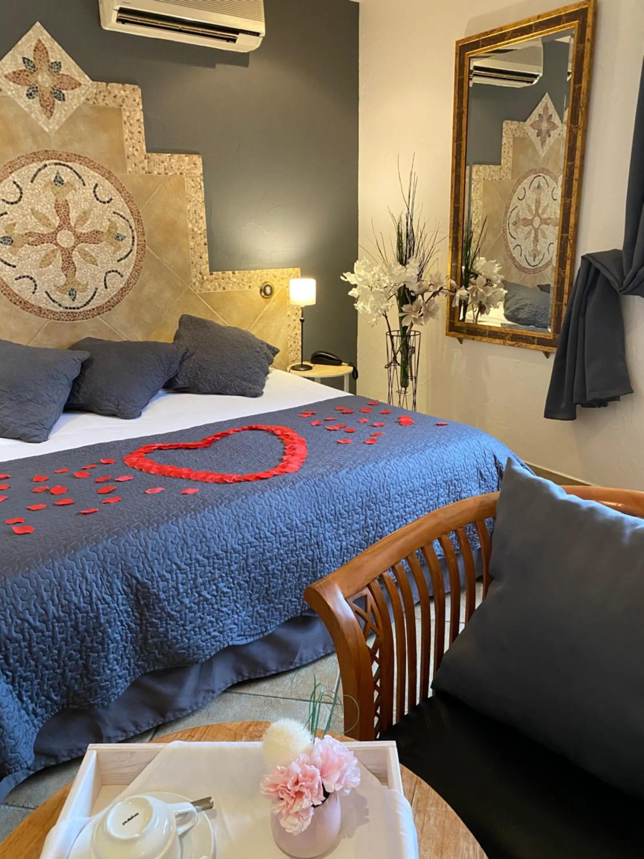 Bed in Logis Hôtel Les II Mas - Perpignan Sud