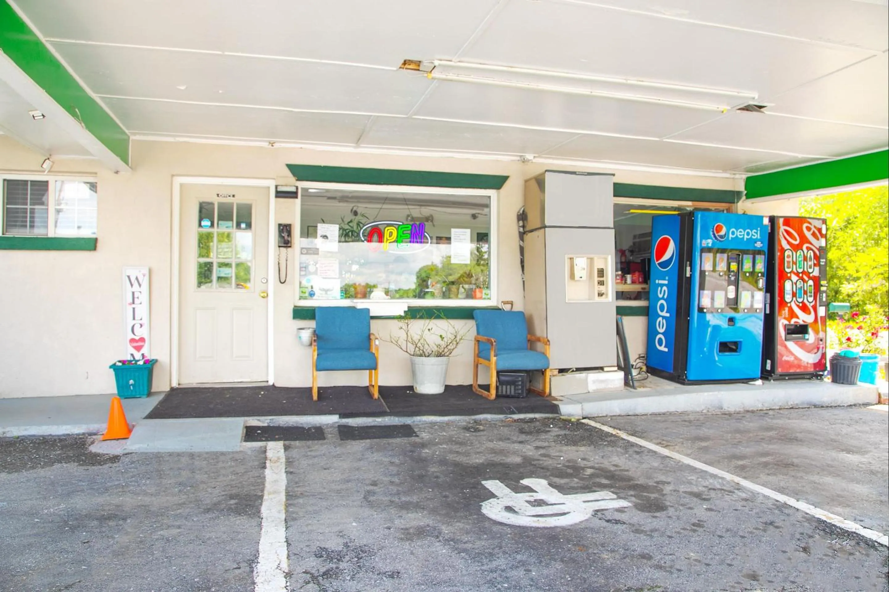 Other in OYO Hotel Calhoun, GA I-75