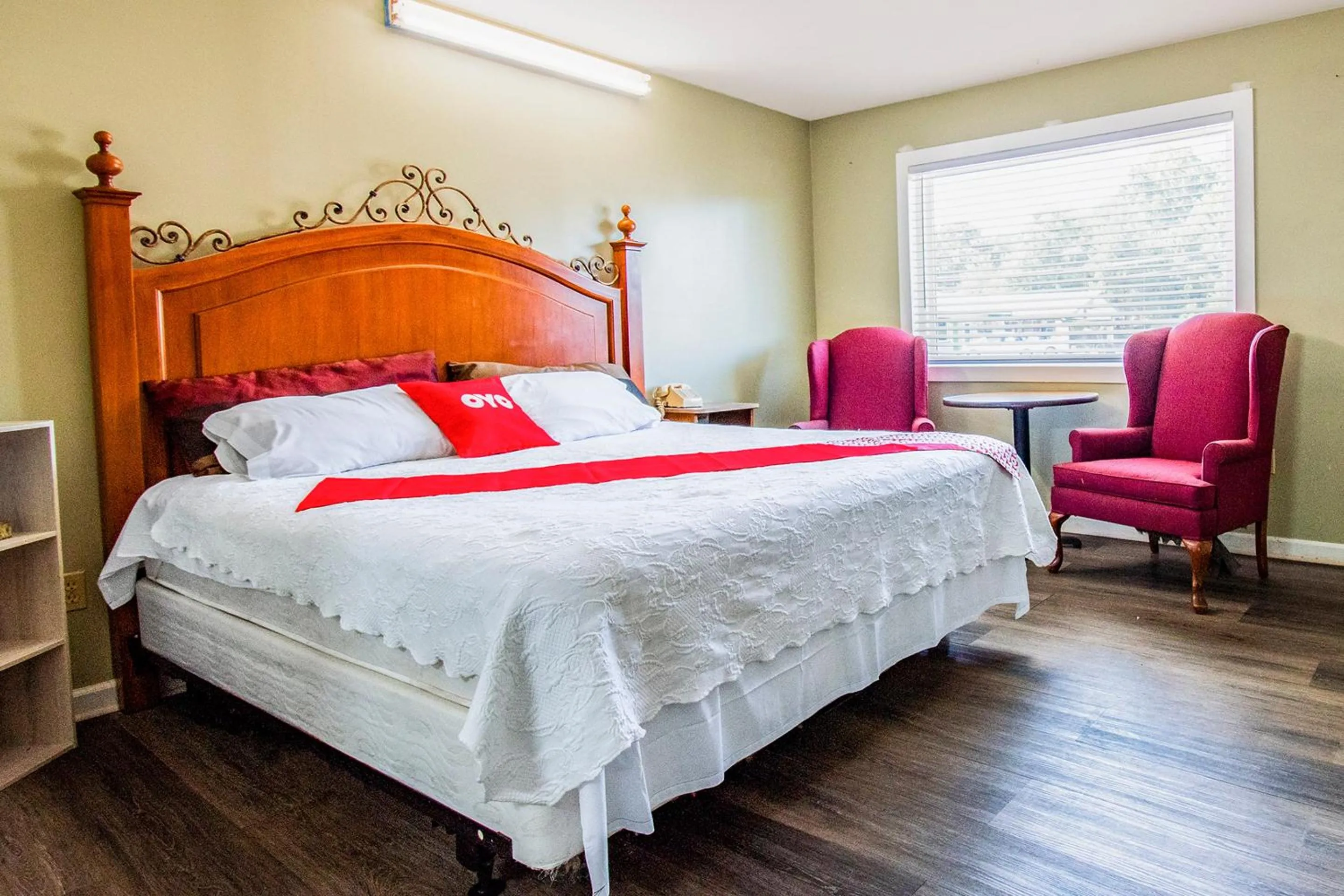 Bedroom, Bed in OYO Hotel Calhoun, GA I-75