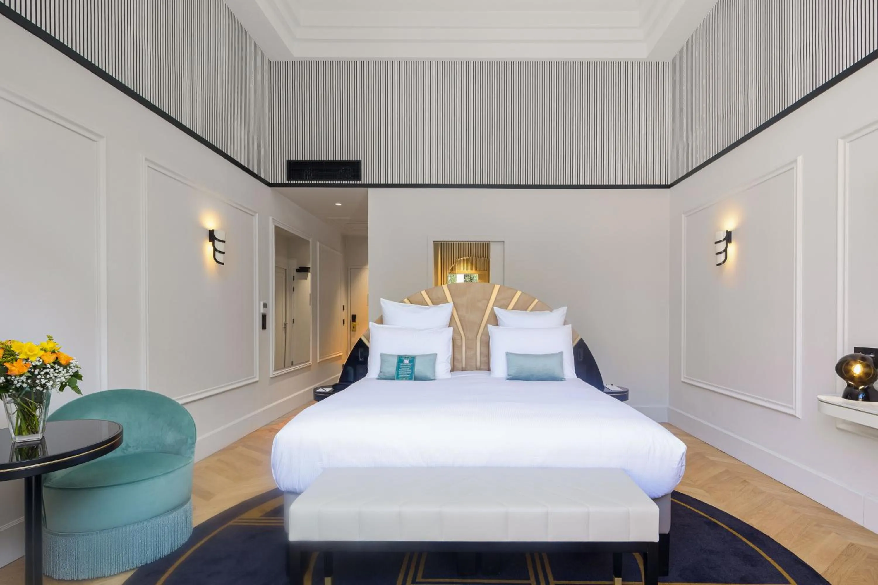 Photo of the whole room, Bed in The 1932 Hotel & Spa Cap d'Antibes - MGallery Collection