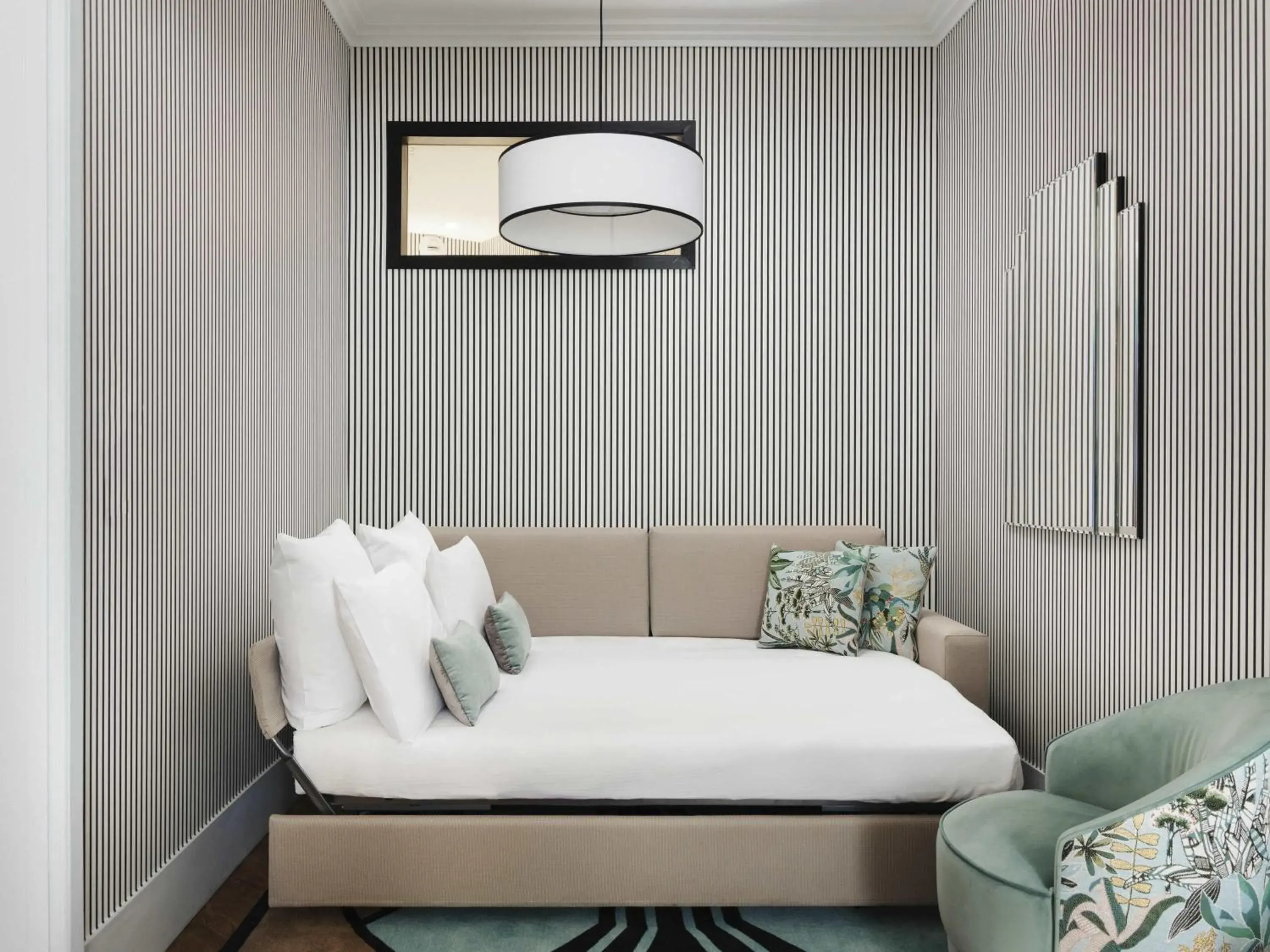 Bedroom, Bed in The 1932 Hotel & Spa Cap d'Antibes - MGallery Collection Bedroom, Bed in The 1932 Hotel & Spa Cap d'Antibes - MGallery Collection