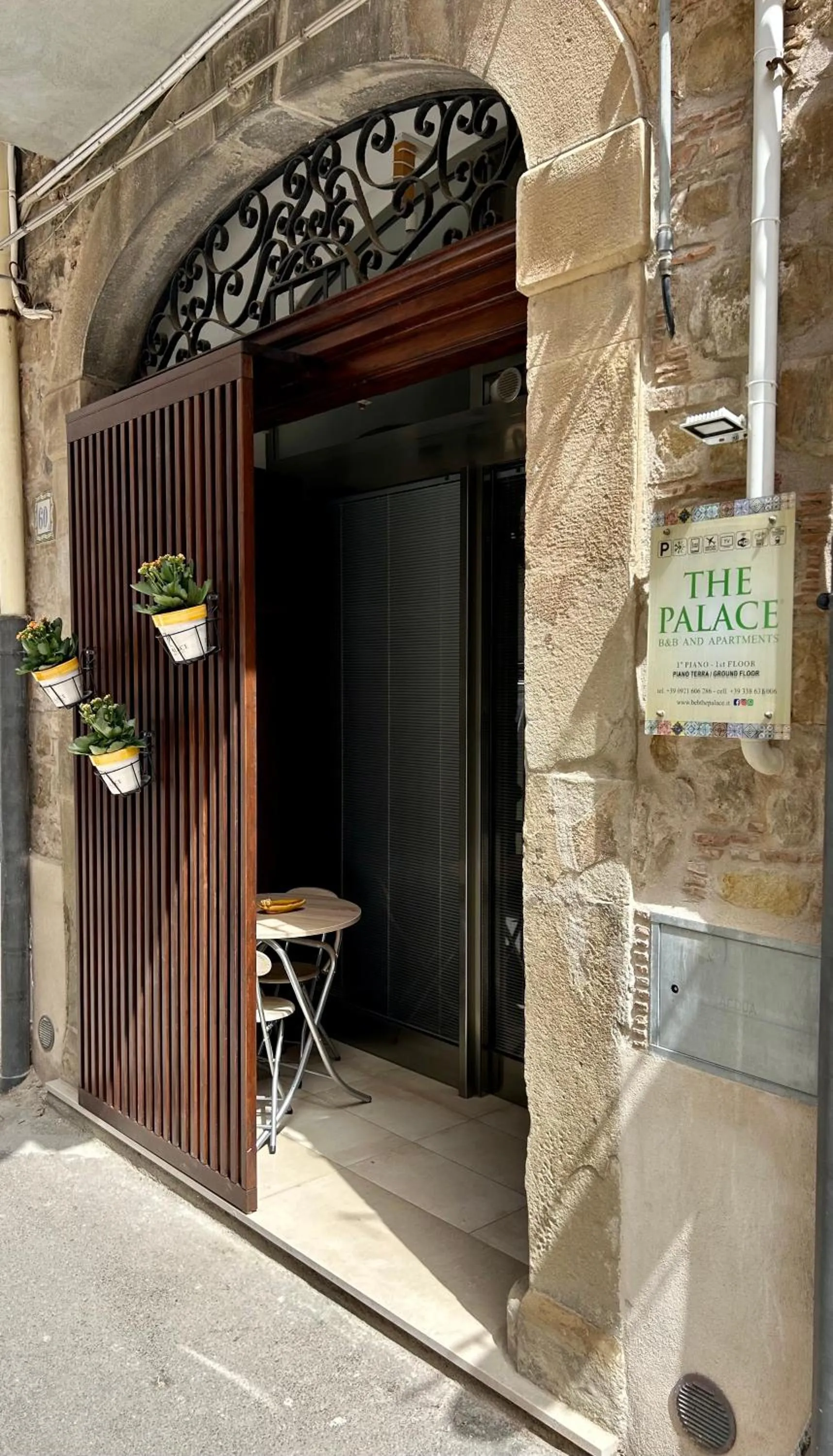 THE PALACE B&B and Apartments