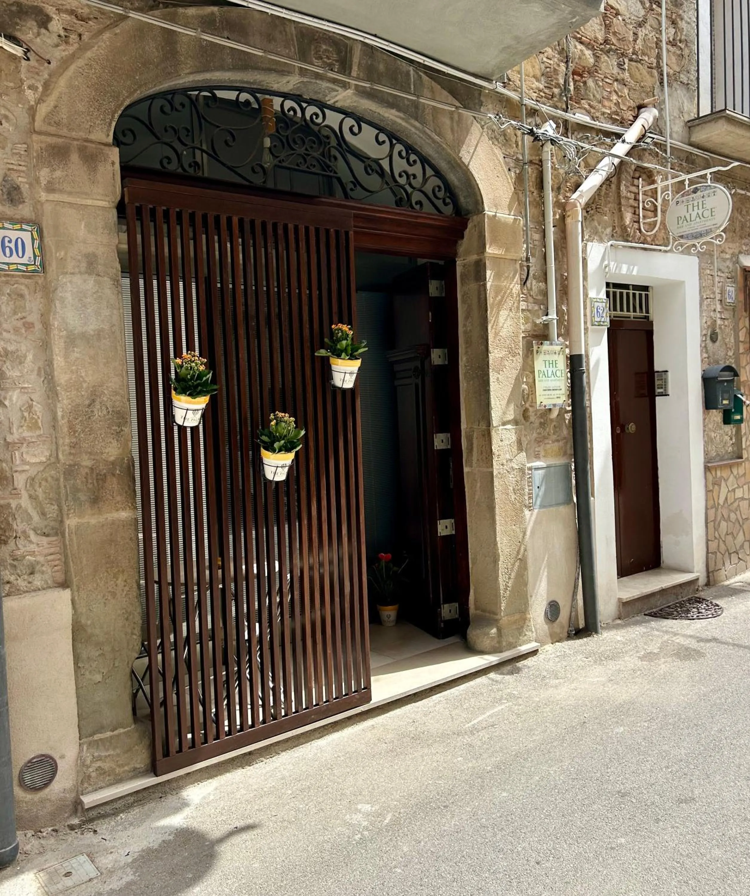 THE PALACE B&B and Apartments