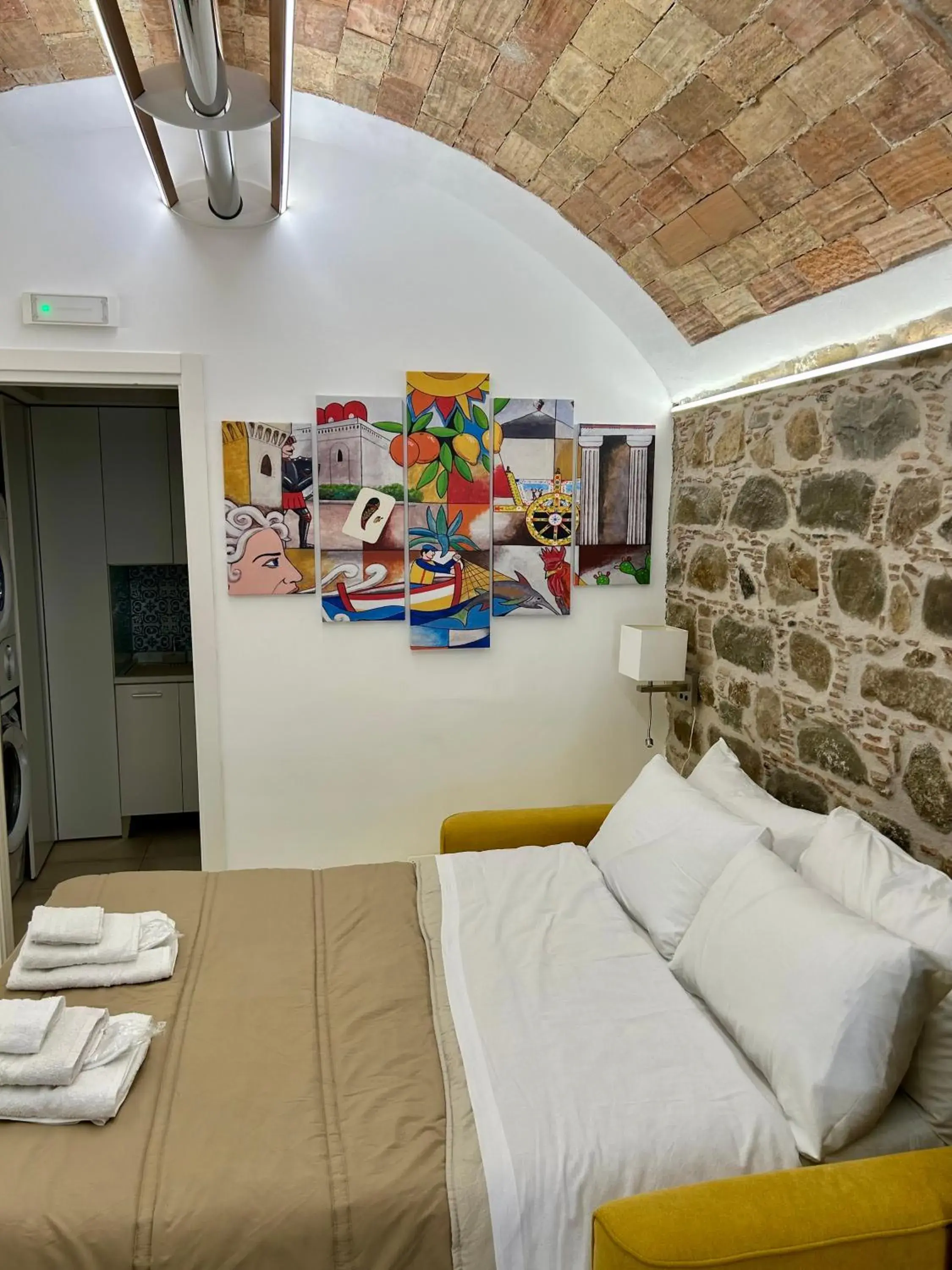 King Studio with Sofa Bed - single occupancy in THE PALACE B&B and Apartments King Studio with Sofa Bed - single occupancy in THE PALACE B&B and Apartments