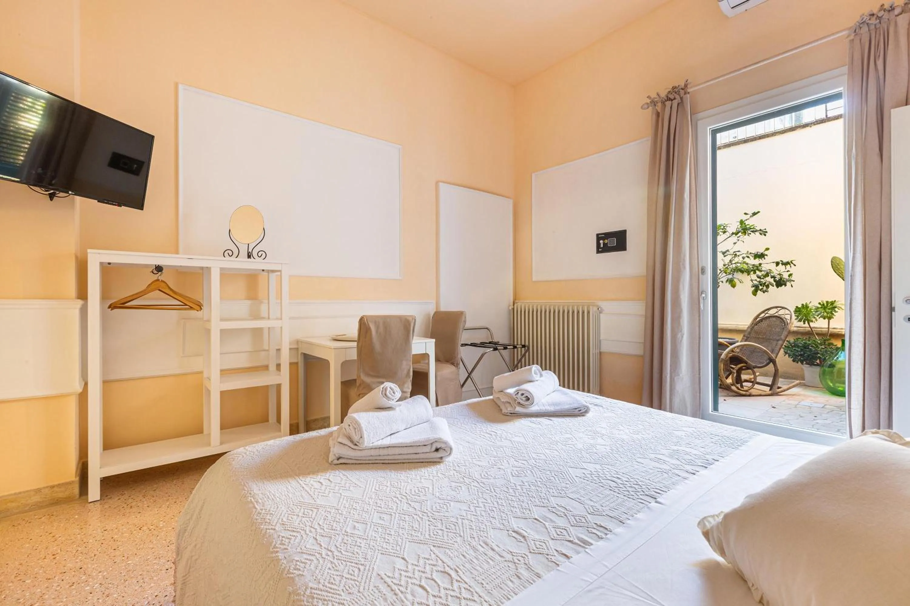 Bed in Dimora Le Tre Muse Guesthouse