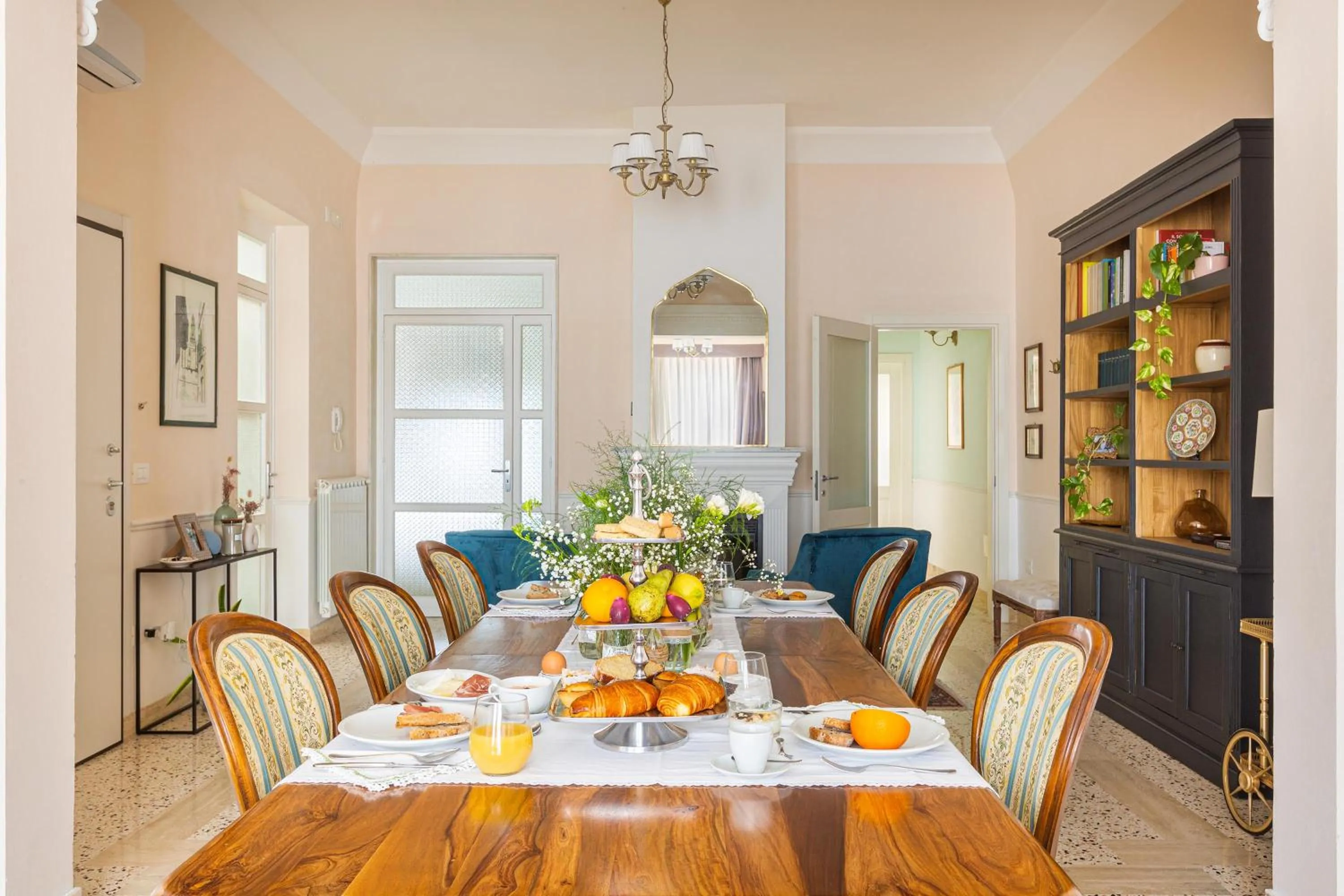 Communal lounge/ TV room in Dimora Le Tre Muse Guesthouse