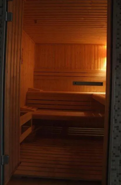 Sauna in ‘Good Feelings’