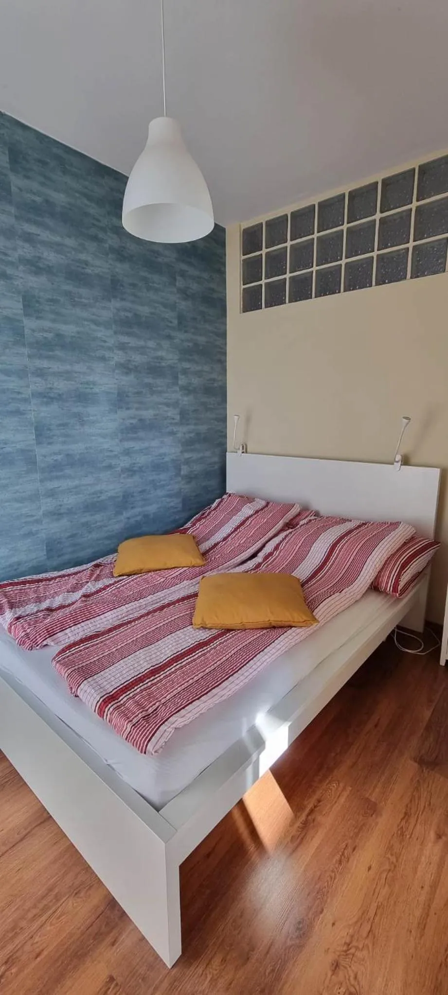 Bedroom, Bed in ‘Good Feelings’