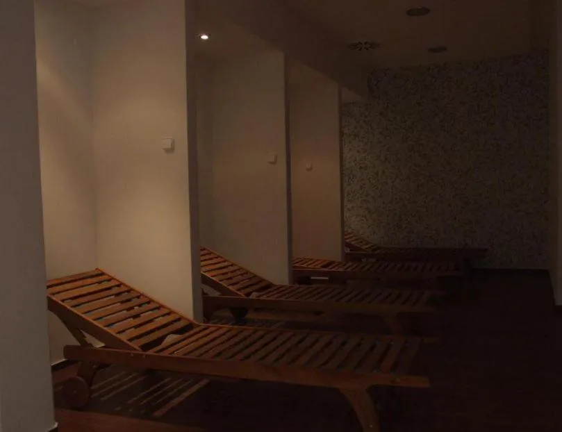 Sauna in ‘Good Feelings’