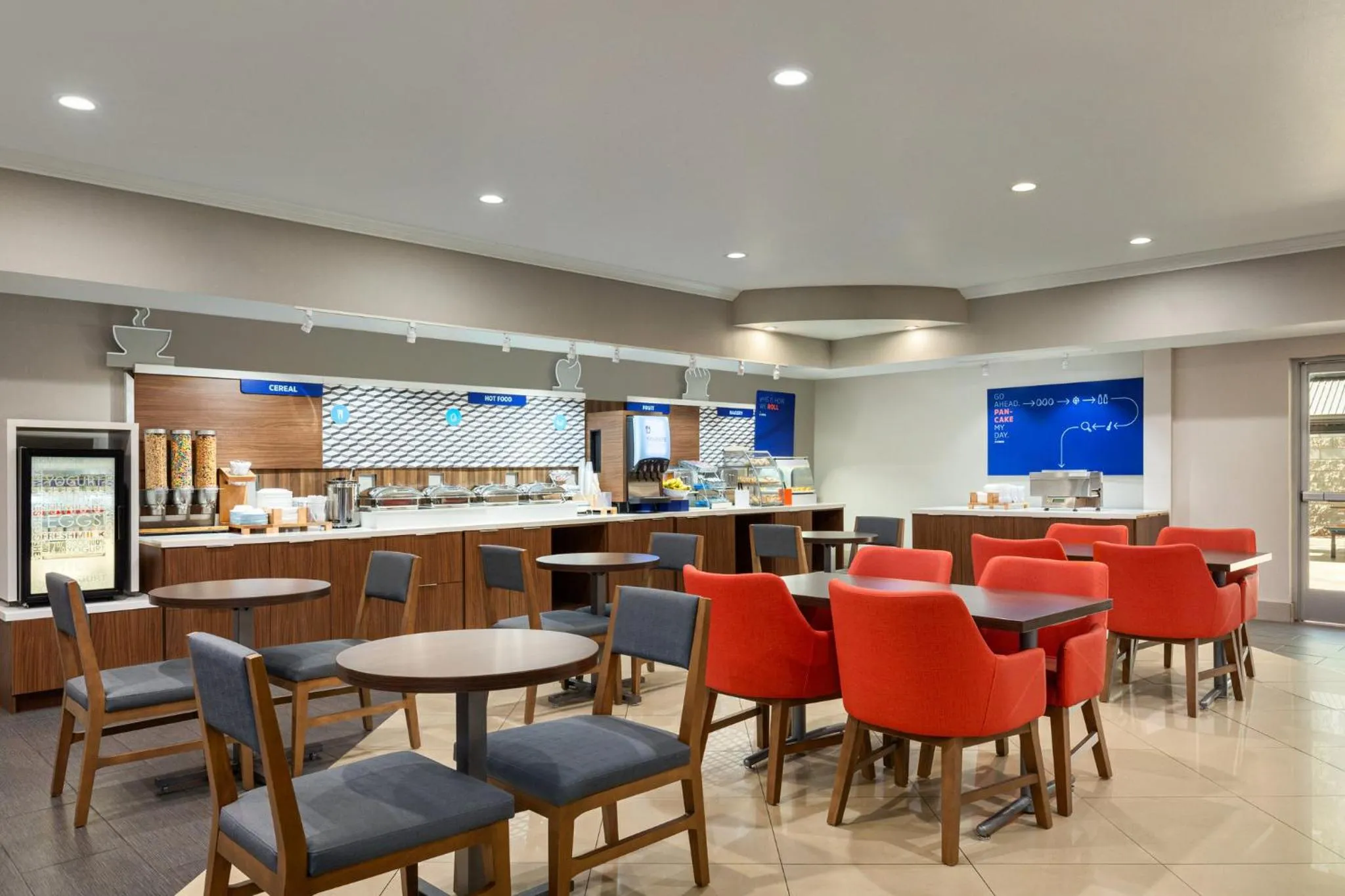 Breakfast in Holiday Inn Express & Suites Bakersfield Central, an IHG Hotel