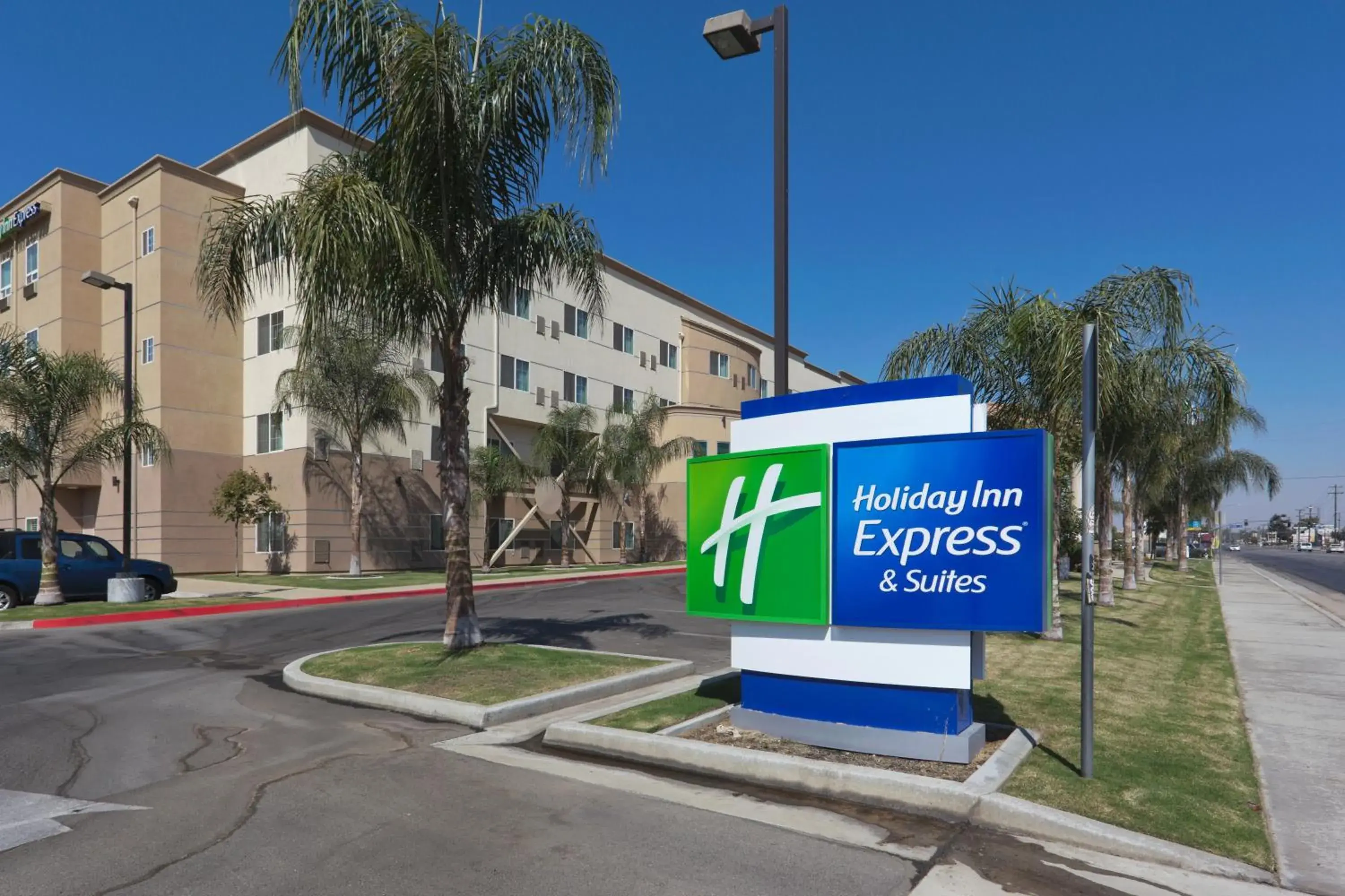 Property building in Holiday Inn Express & Suites Bakersfield Central, an IHG Hotel Property building in Holiday Inn Express & Suites Bakersfield Central, an IHG Hotel