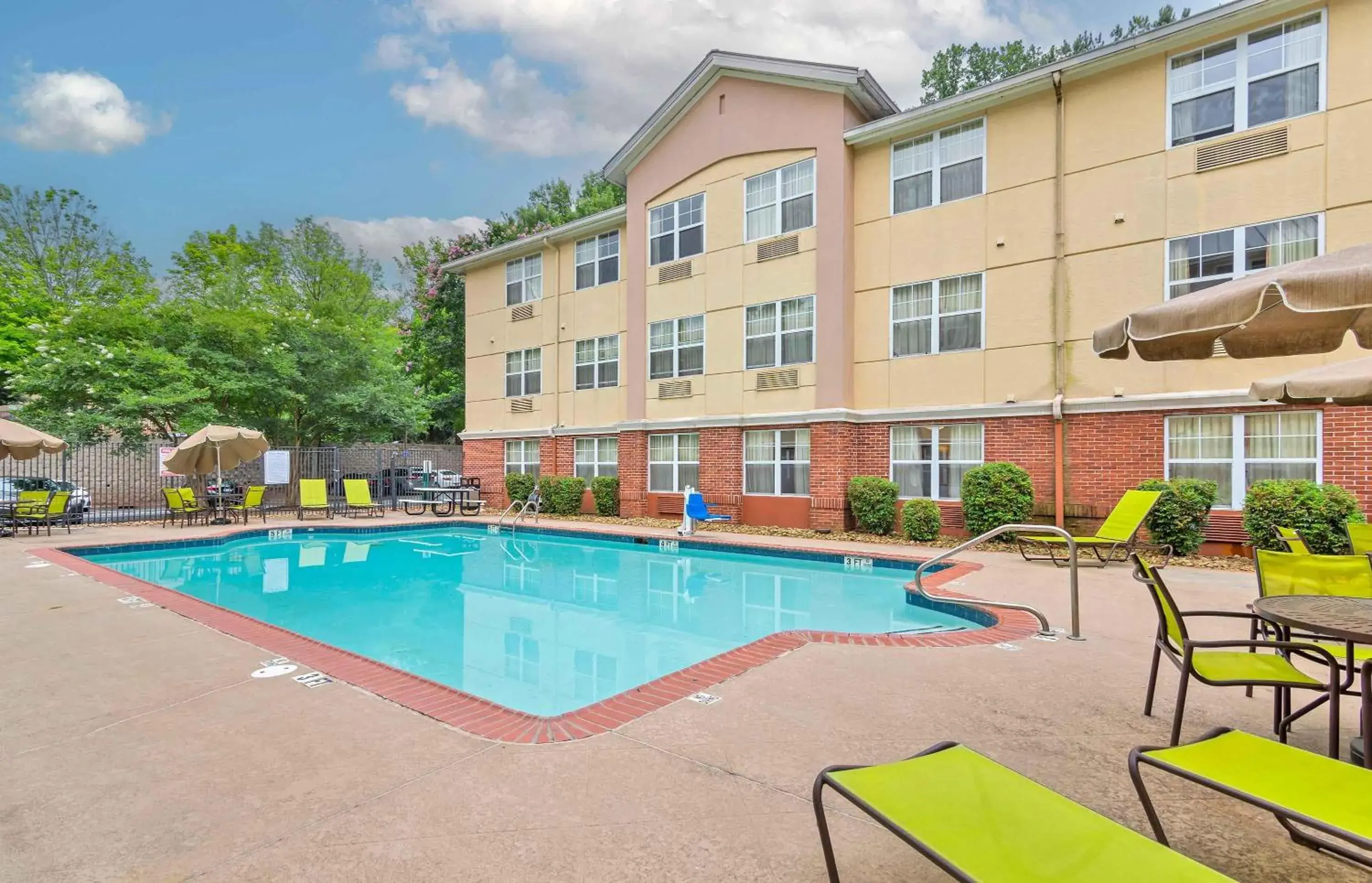 Pool view in Extended Stay America Suites - Atlanta - Alpharetta - Northpoint - West Pool view in Extended Stay America Suites - Atlanta - Alpharetta - Northpoint - West