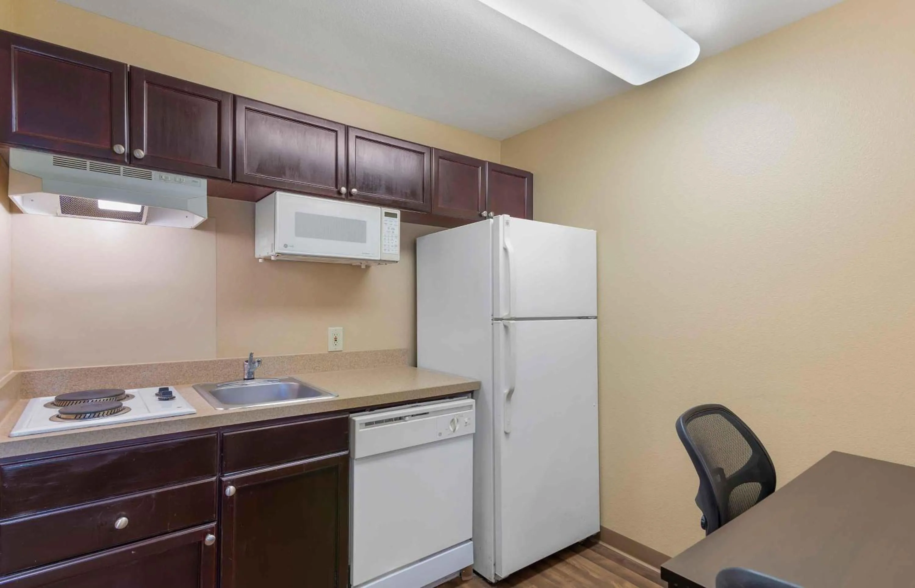 Kitchen or kitchenette in Extended Stay America Suites - Atlanta - Alpharetta - Northpoint - West
