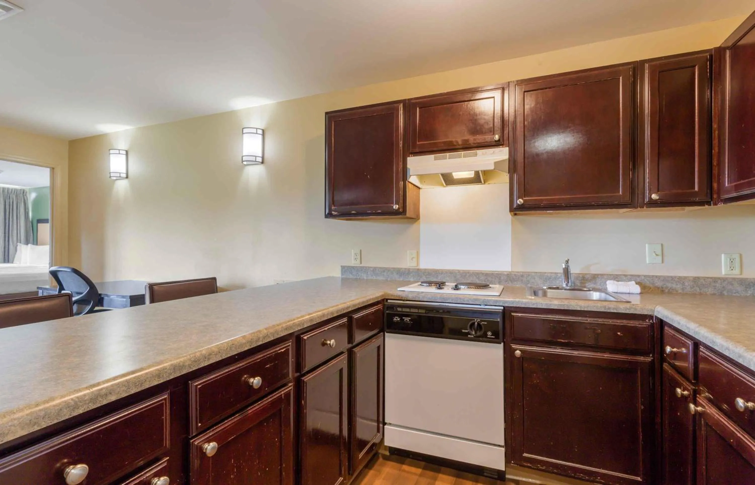 Kitchen or kitchenette in Extended Stay America Suites - Atlanta - Alpharetta - Northpoint - West