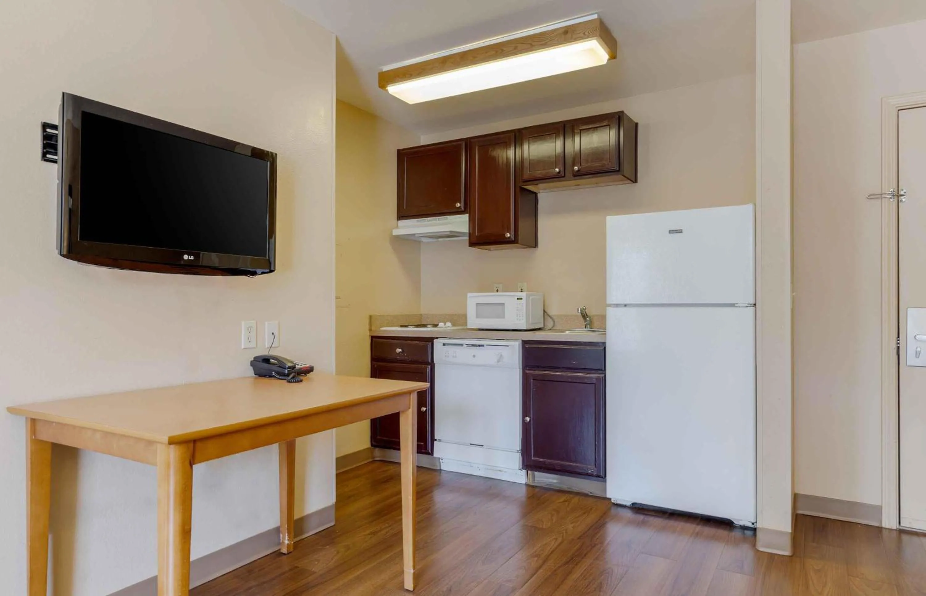 Kitchen or kitchenette in Extended Stay America Suites - Atlanta - Alpharetta - Northpoint - West