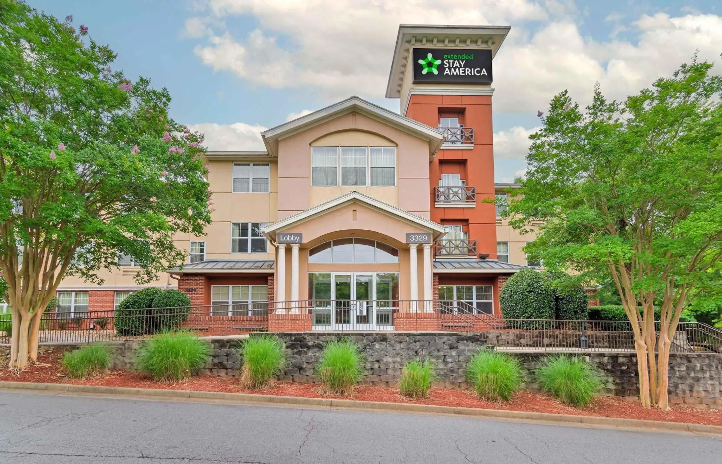 Property building in Extended Stay America Suites - Atlanta - Alpharetta - Northpoint - West Property building in Extended Stay America Suites - Atlanta - Alpharetta - Northpoint - West