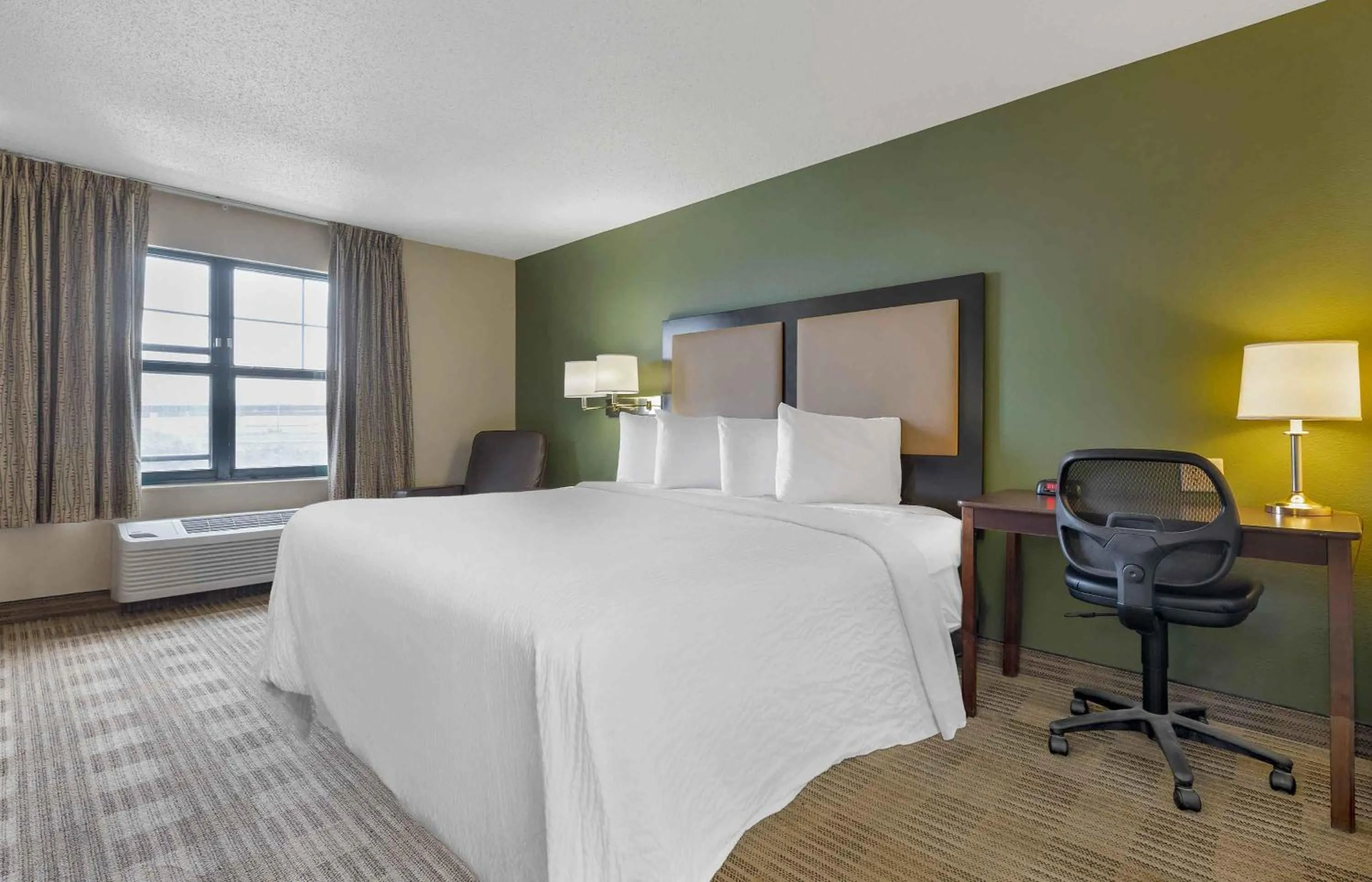 Bedroom, Bed in Extended Stay America Suites - Atlanta - Alpharetta - Northpoint - West
