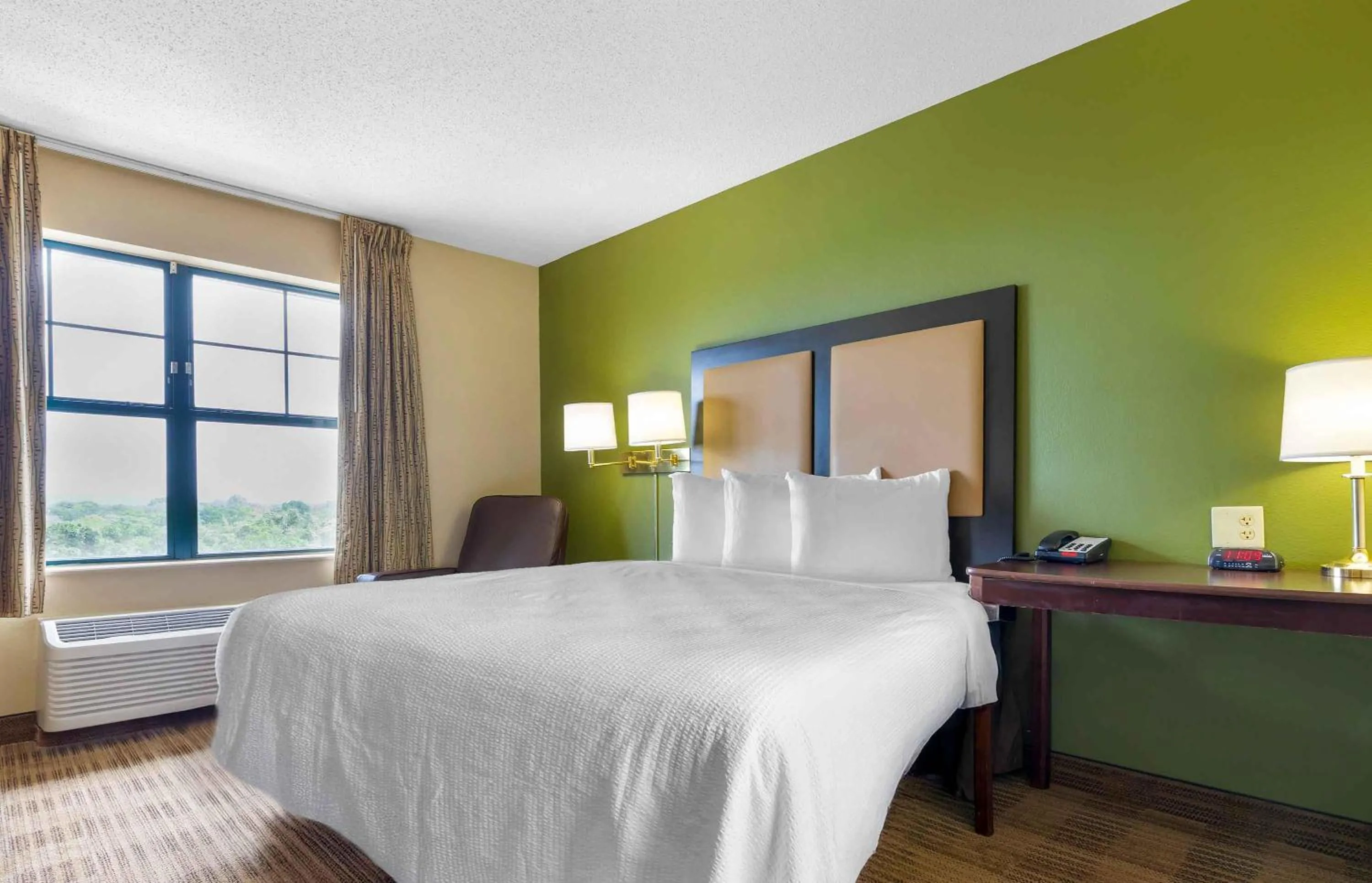 Bedroom, Bed in Extended Stay America Suites - Atlanta - Alpharetta - Northpoint - West