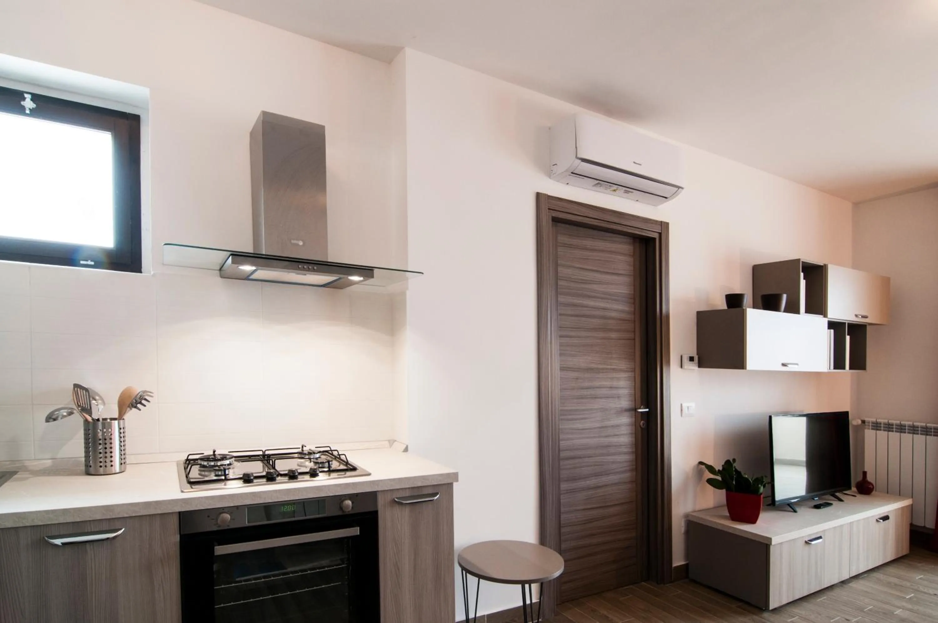 Kitchen or kitchenette in GuestHost - Fonte Laurentina Apartments