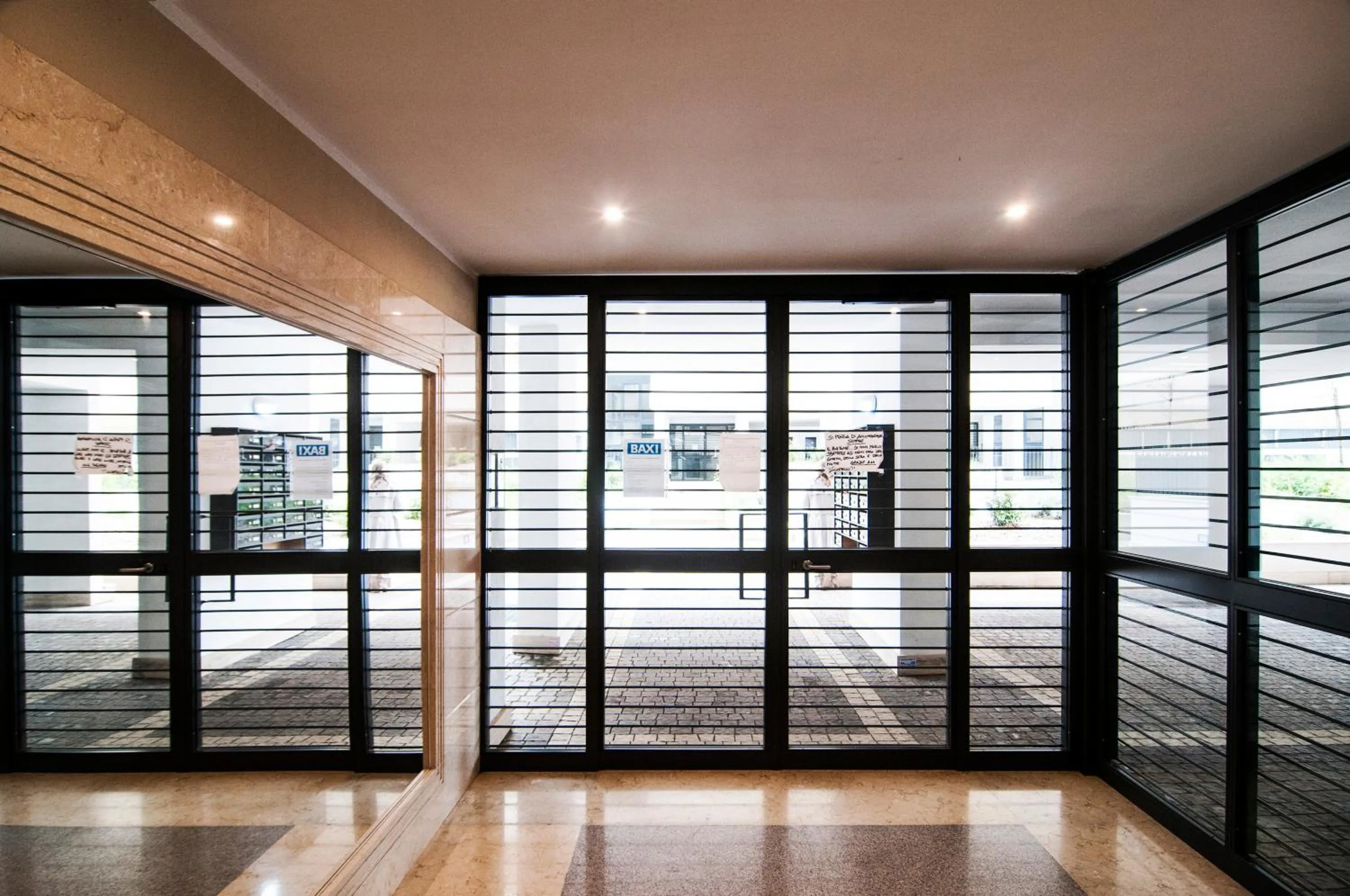 Facade/entrance in GuestHost - Fonte Laurentina Apartments