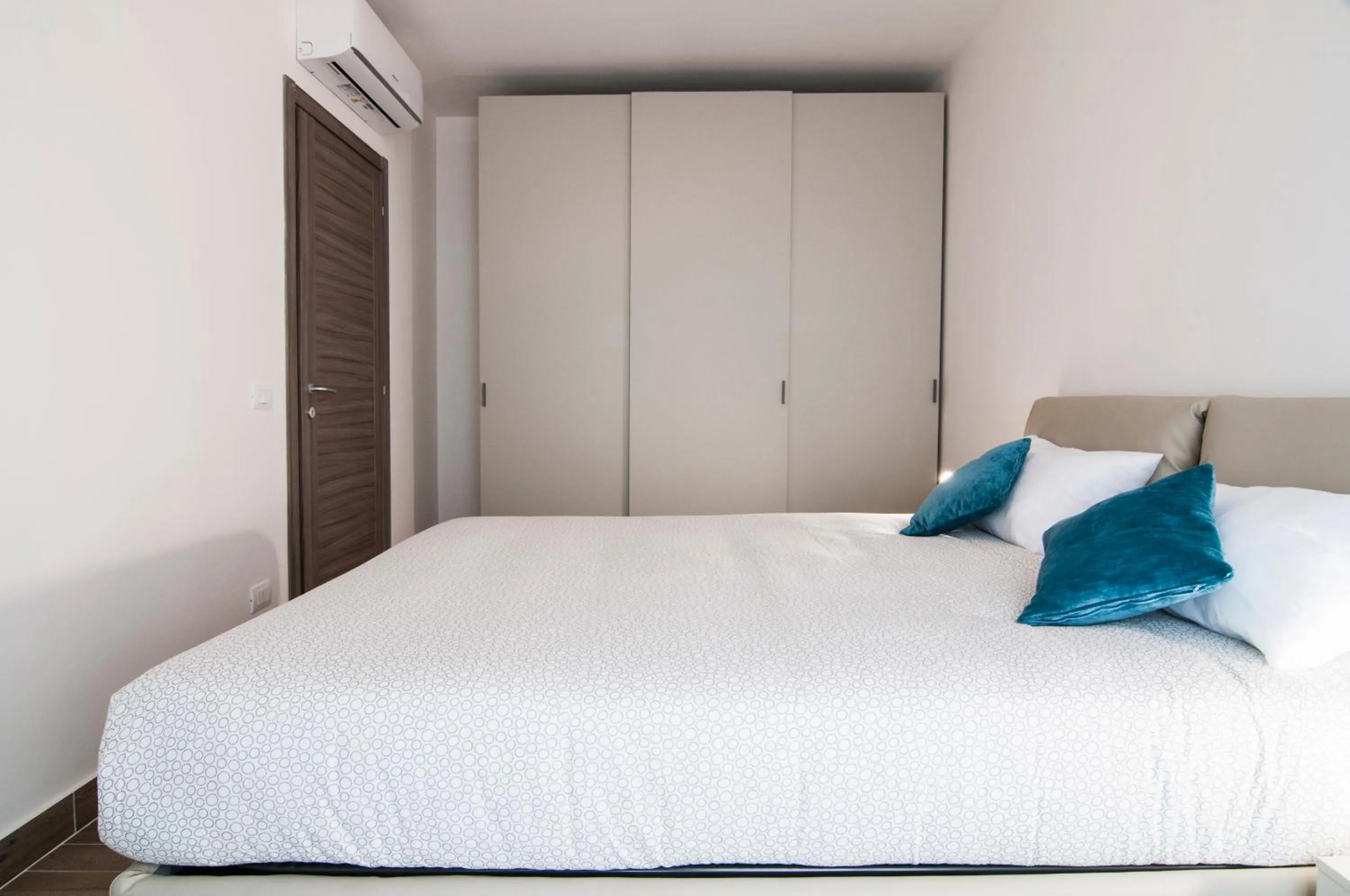 Bedroom, Bed in GuestHost - Fonte Laurentina Apartments