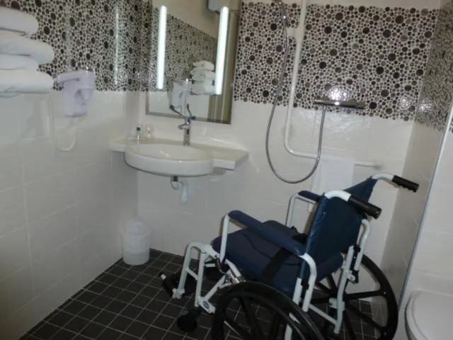 Shower in Tourhotel Blois