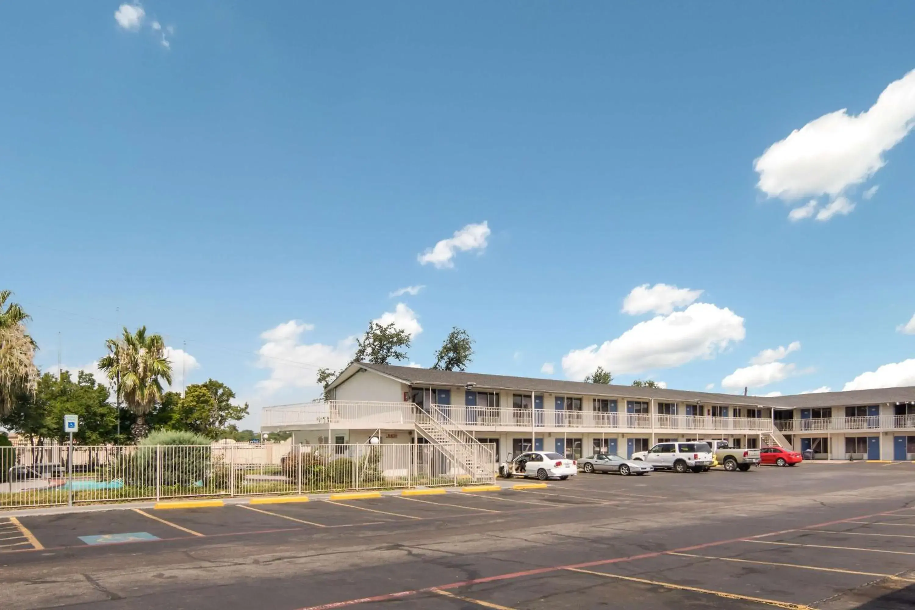 Property building in Motel 6-Fort Worth, TX - Seminary Property building in Motel 6-Fort Worth, TX - Seminary